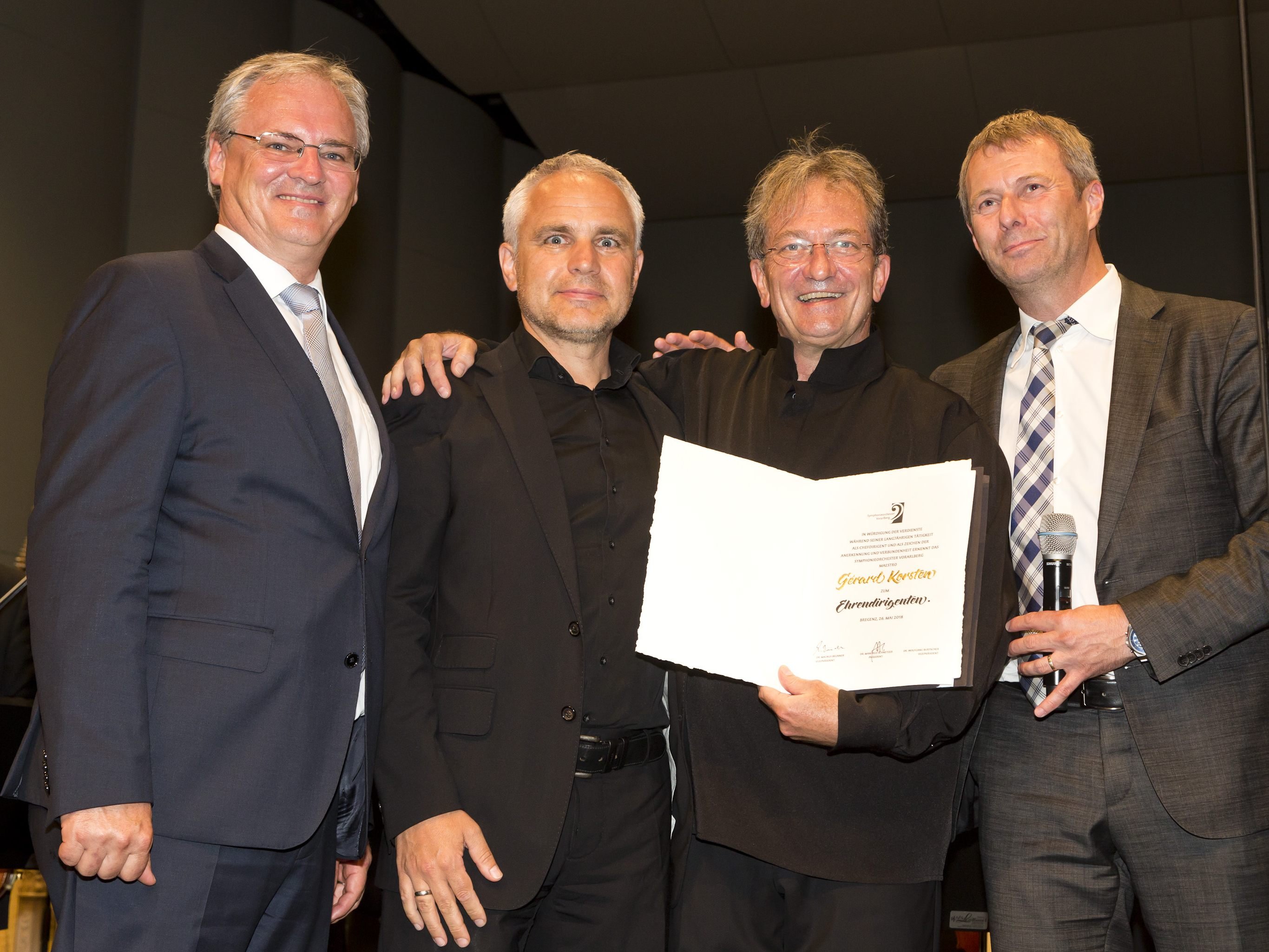 Der langjährige Dirigent des Symphonieorchsters Voralrberg wurde gestern verabschiedet. Der langjährige Dirigent des Symphonieorchsters Voralrberg wurde gestern verabschiedet.