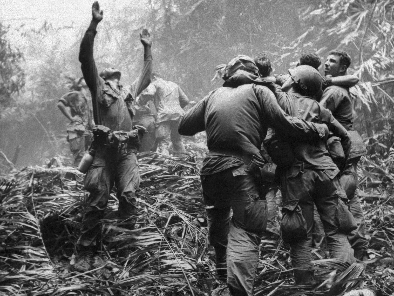 Am 13. Mai 1968 beginnen in paris die Friedensverhandlungen zum Vietnamkrieg zwischen den USA und Nord-Vietnam. Am 13. Mai 1968 beginnen in paris die Friedensverhandlungen zum Vietnamkrieg zwischen den USA und Nord-Vietnam.