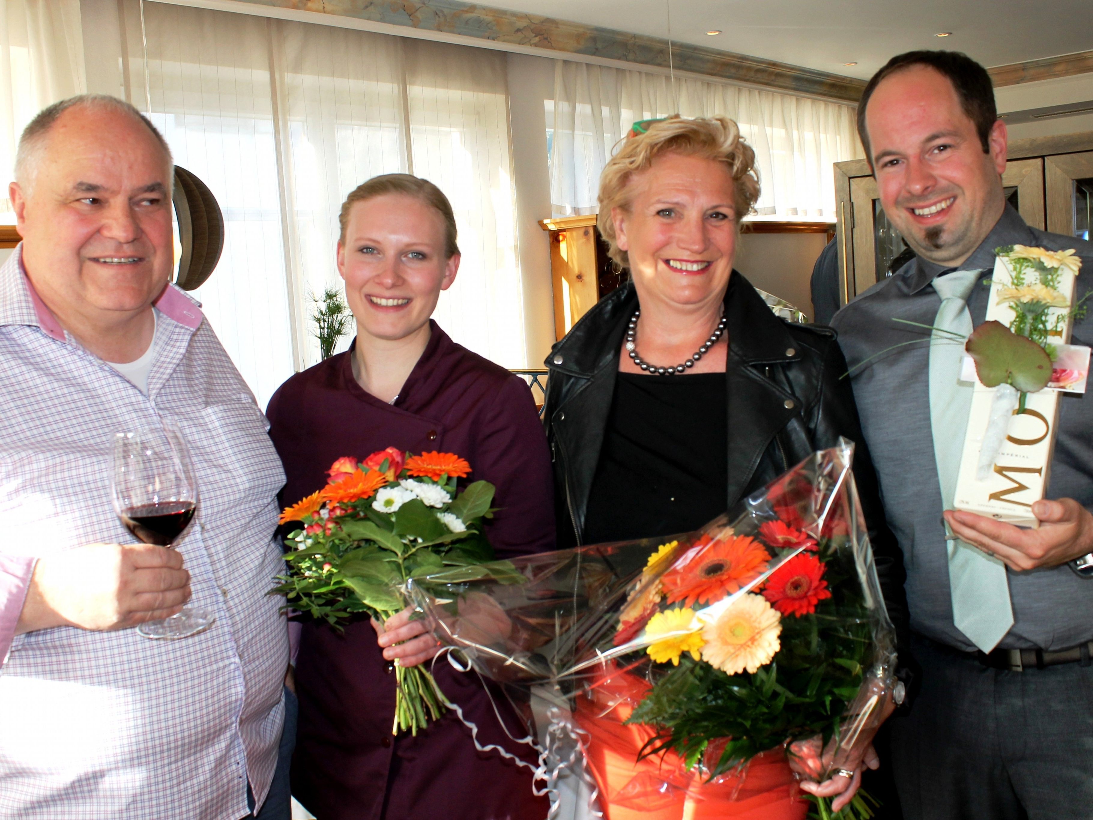 Bei der offiziellen Übergabe mit zahlreichen Freunden und Gästen übergab das Wirtepaar Rosi und Walter Egele die "Schlüssel" der Vandanser Zwickmühle an Saskia Herrman und Thomas Sparr