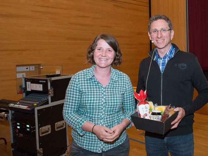 e5 Teamleiterin Anita Fuchs und Dieter Bischof vom Energieinstitut Vorarlberg zur Wirtschaftlichkeit von Sonnenstrom. e5 Teamleiterin Anita Fuchs und Dieter Bischof vom Energieinstitut Vorarlberg zur Wirtschaftlichkeit von Sonnenstrom.