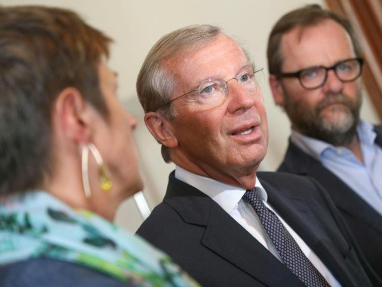 Astrid Rössler (Grüne), Landeshauptmann Wilfried Haslauer (ÖVP) und Josef Schellhorn (NEOS)