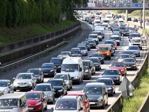 Rund um Christi Himmelfahrt ist mit viel Reiseverkehr zu rechnen. Rund um Christi Himmelfahrt ist mit viel Reiseverkehr zu rechnen.
