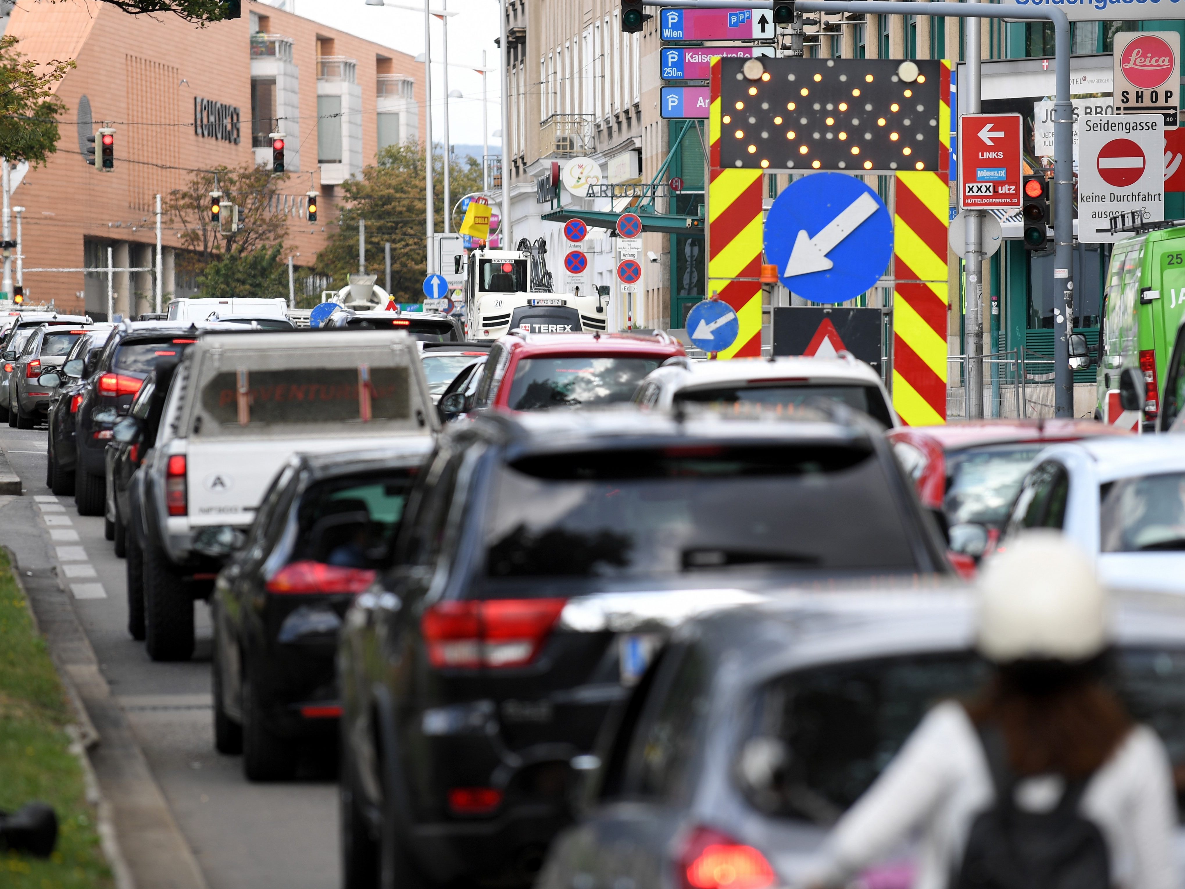 Es wird empfohlen, der Baustelle auf der Brünnerstraße großräumig auszuweichen.