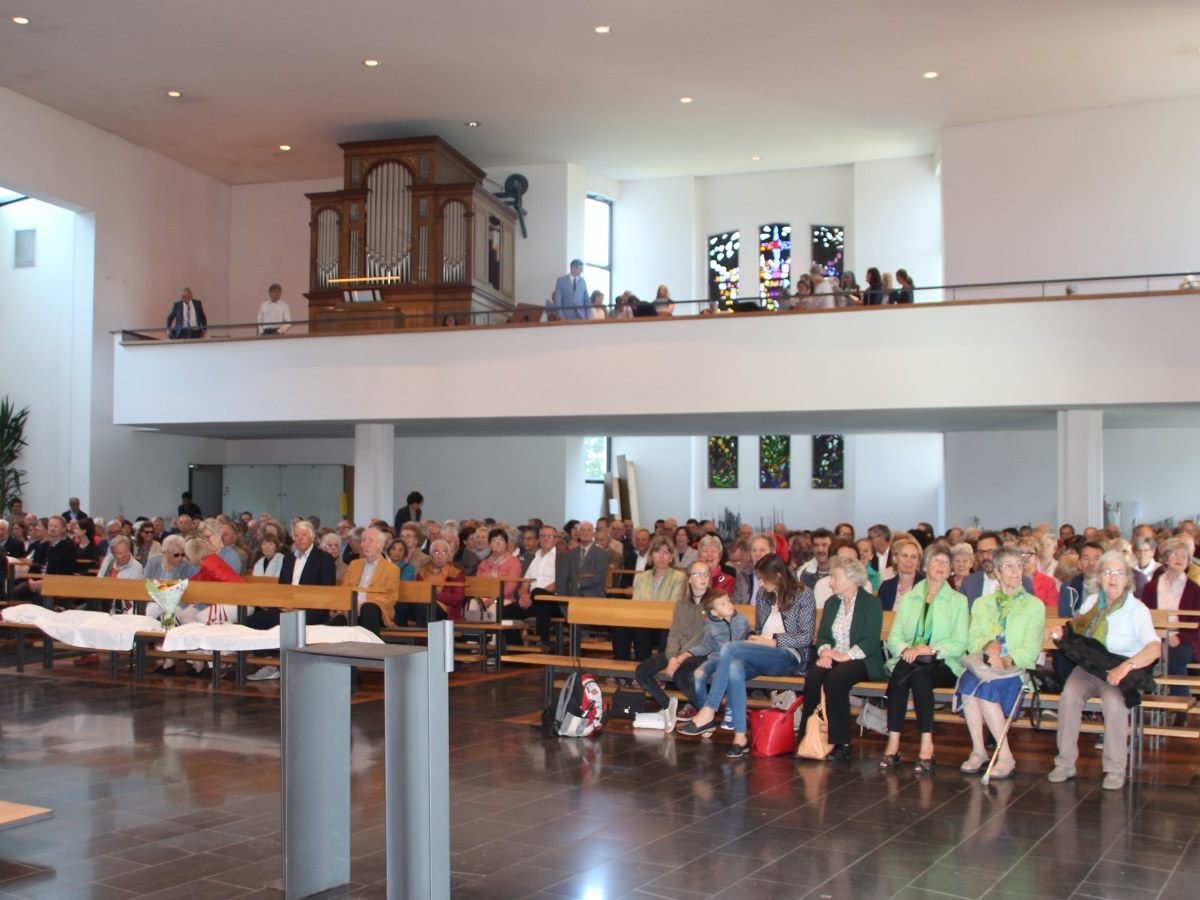 Feierlich wurde die neue Orgel in der Pfarrkirche Tisis eingeweiht und gesegnet. Feierlich wurde die neue Orgel in der Pfarrkirche Tisis eingeweiht und gesegnet.