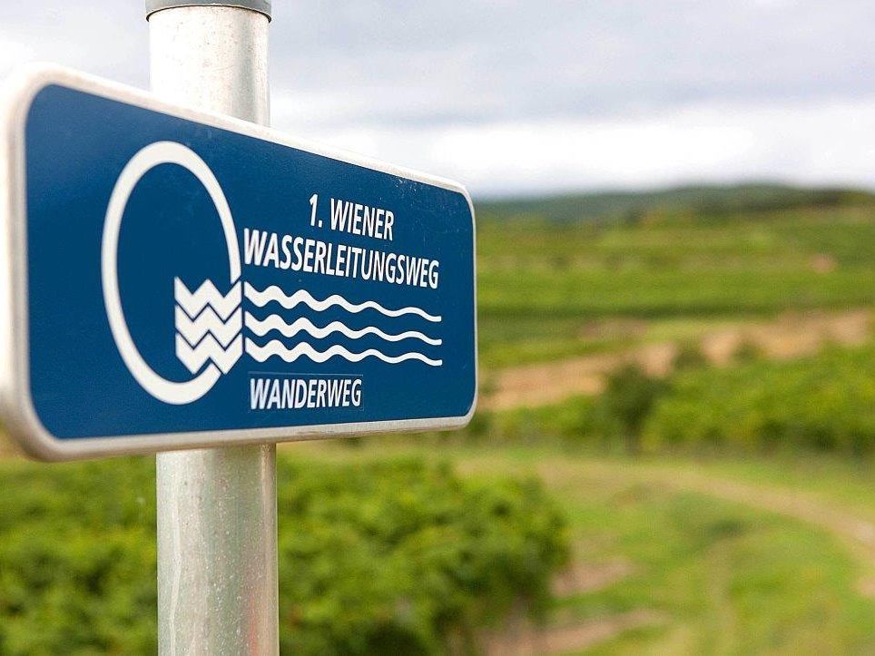 Der Wasserleitungswanderweg ist ein Erlebnis zwischen Gebirgsromantik und Weinbergidylle. Der Wasserleitungswanderweg ist ein Erlebnis zwischen Gebirgsromantik und Weinbergidylle.