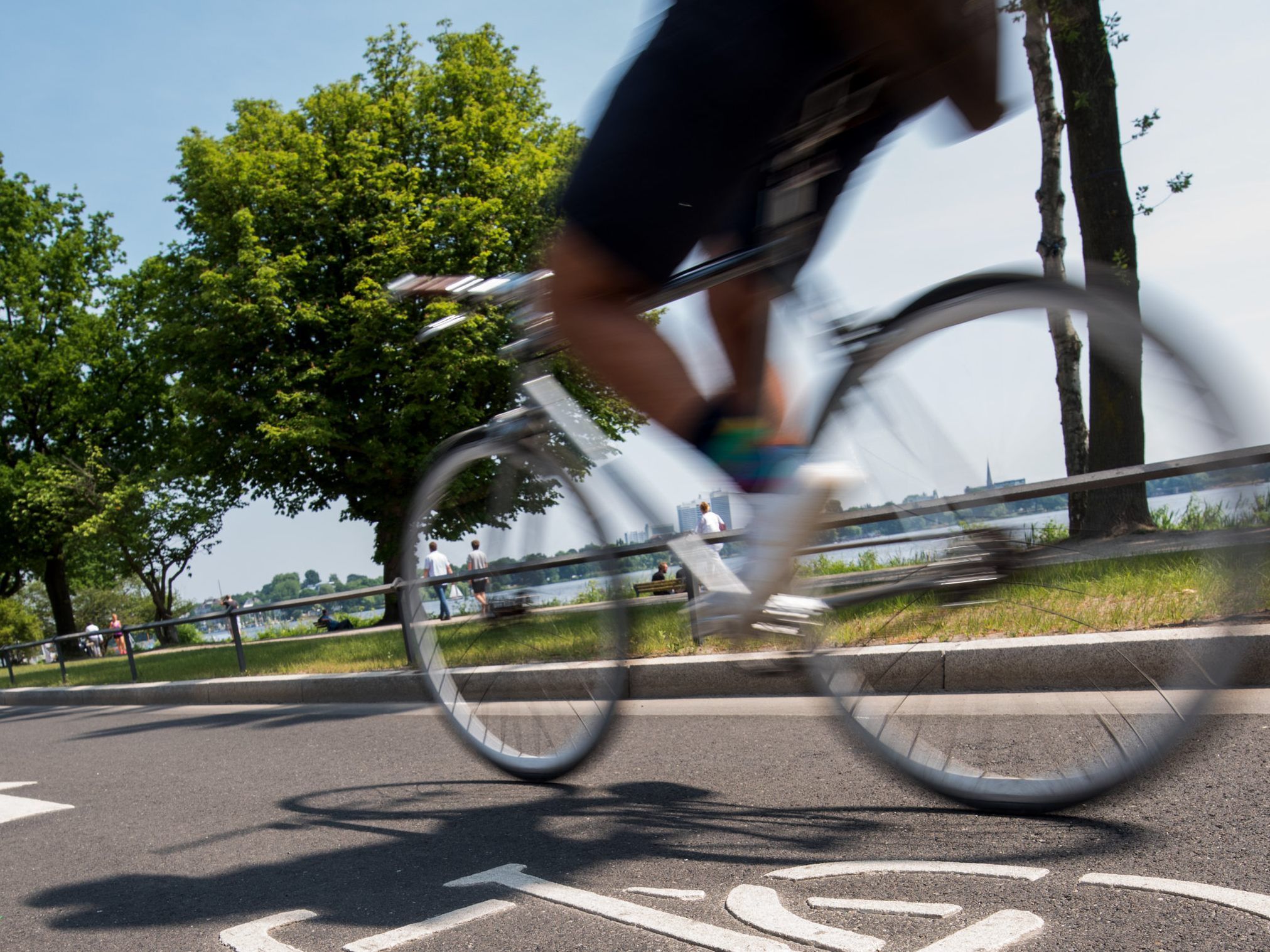 Erst Radfahrer umgefahren, dann auf Zeugen geschossen. Erst Radfahrer umgefahren, dann auf Zeugen geschossen.