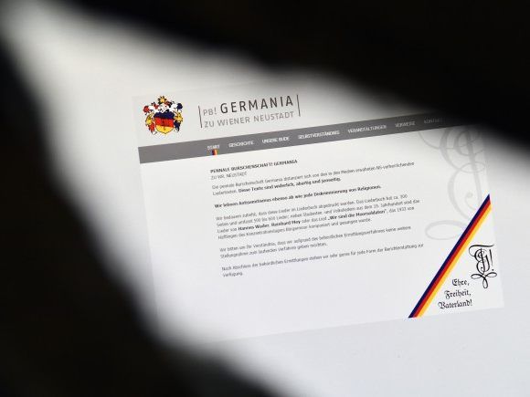 Das Gutachten wurde erstellt, um zu klären, wann die Stellen im NS-Liederbuch der Burschenschaft Germania geschwärzt wurden. Das Gutachten wurde erstellt, um zu klären, wann die Stellen im NS-Liederbuch der Burschenschaft Germania geschwärzt wurden.