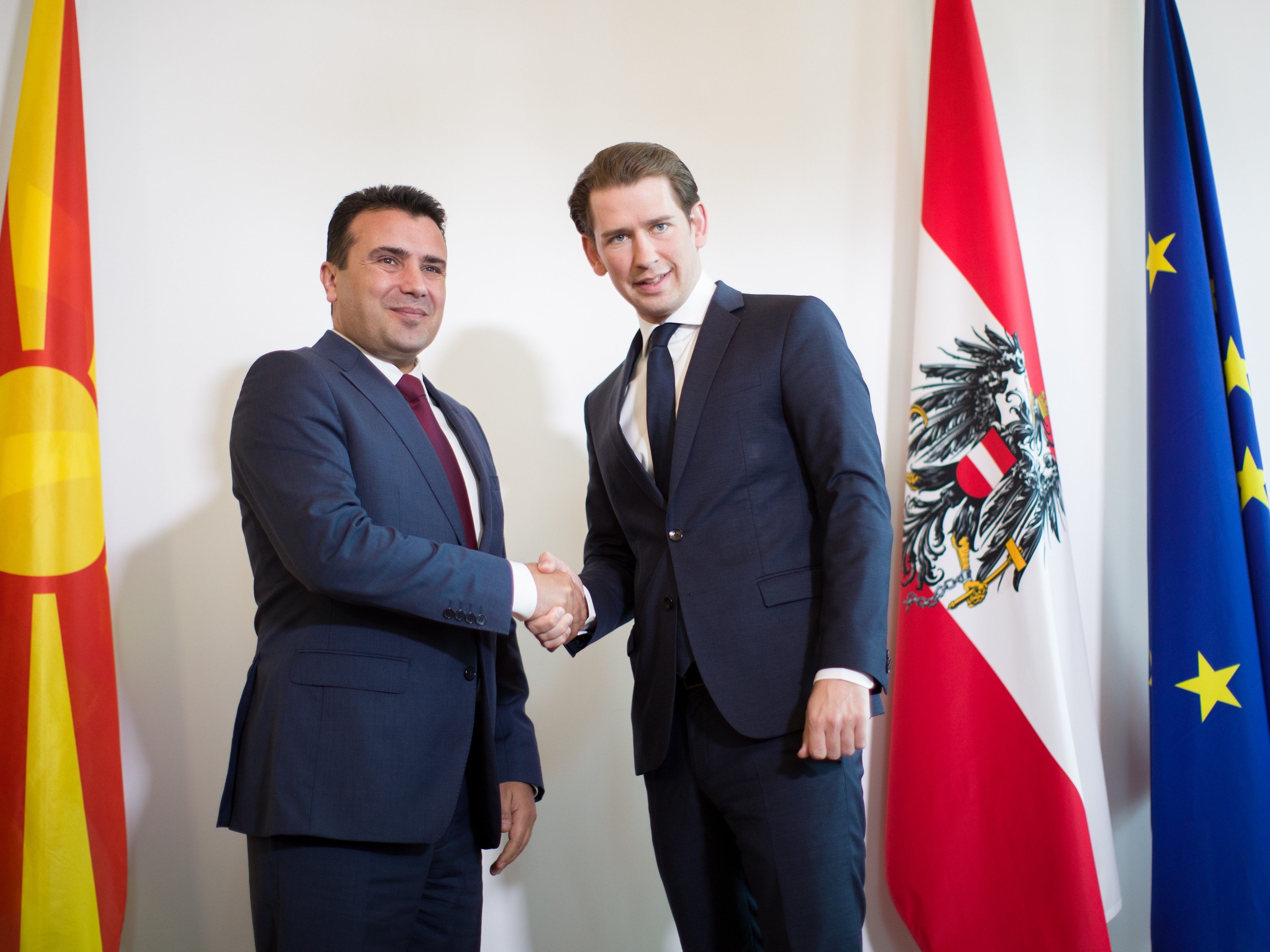 Bundeskanzler Sebastian Kurz (ÖVP, R) begrüßt den Mazedonischen Ministerpräsidenten Zoran Zaev am Dienstag, 26. Juni 2018, im Rahmen eines Arbeitsgesprächs in Wien.