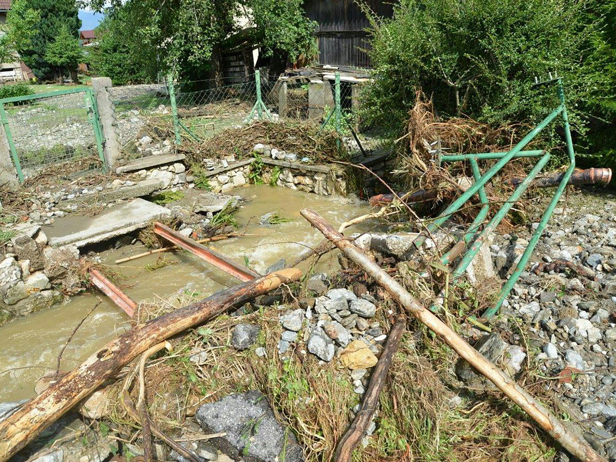 Durch die Unwetter werden zahlreiche Schäden verursacht.