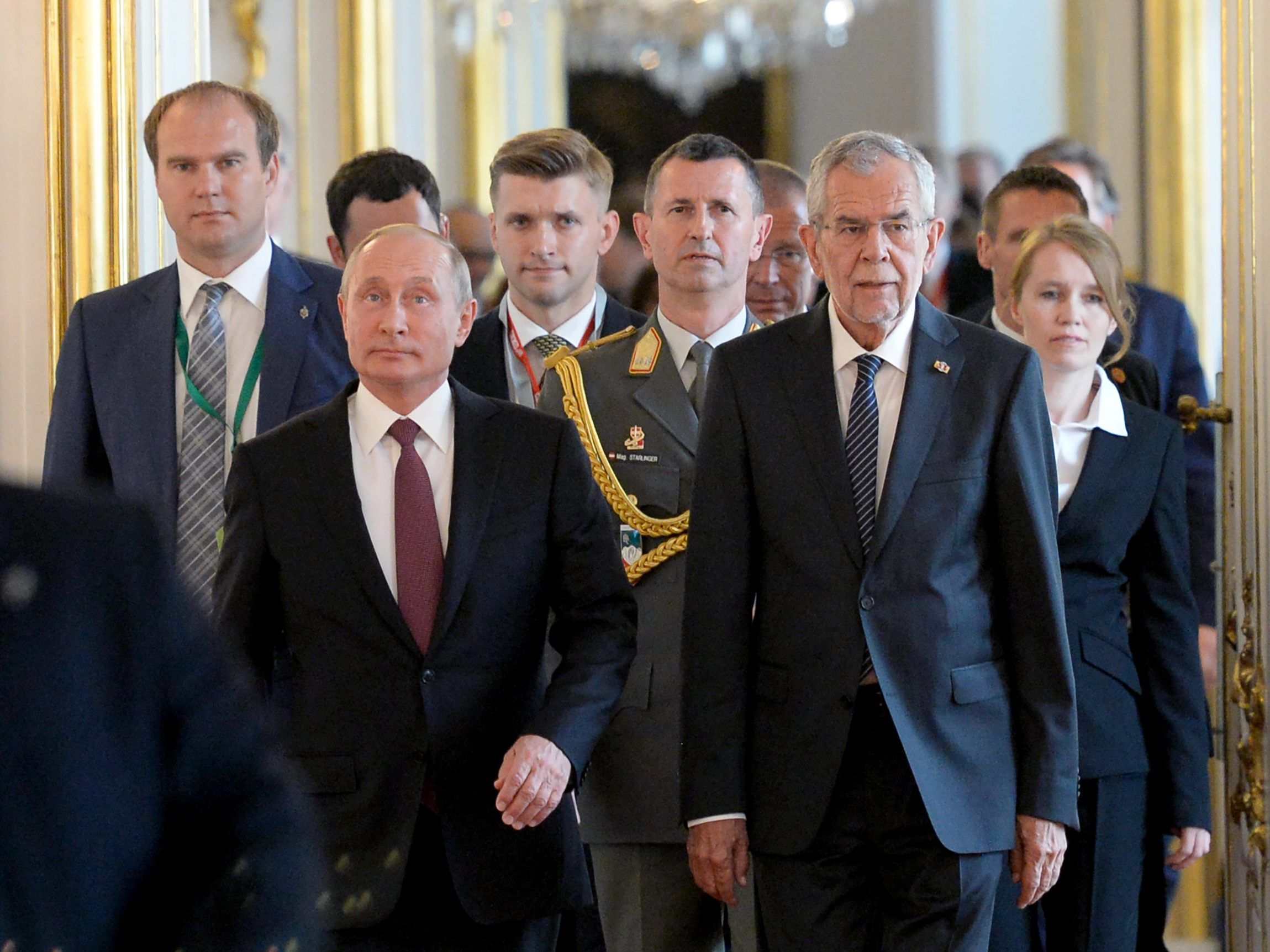 Wladimir Putin ist bei Alexander Van der Bellen in Wien eingetroffen. Wladimir Putin ist bei Alexander Van der Bellen in Wien eingetroffen.