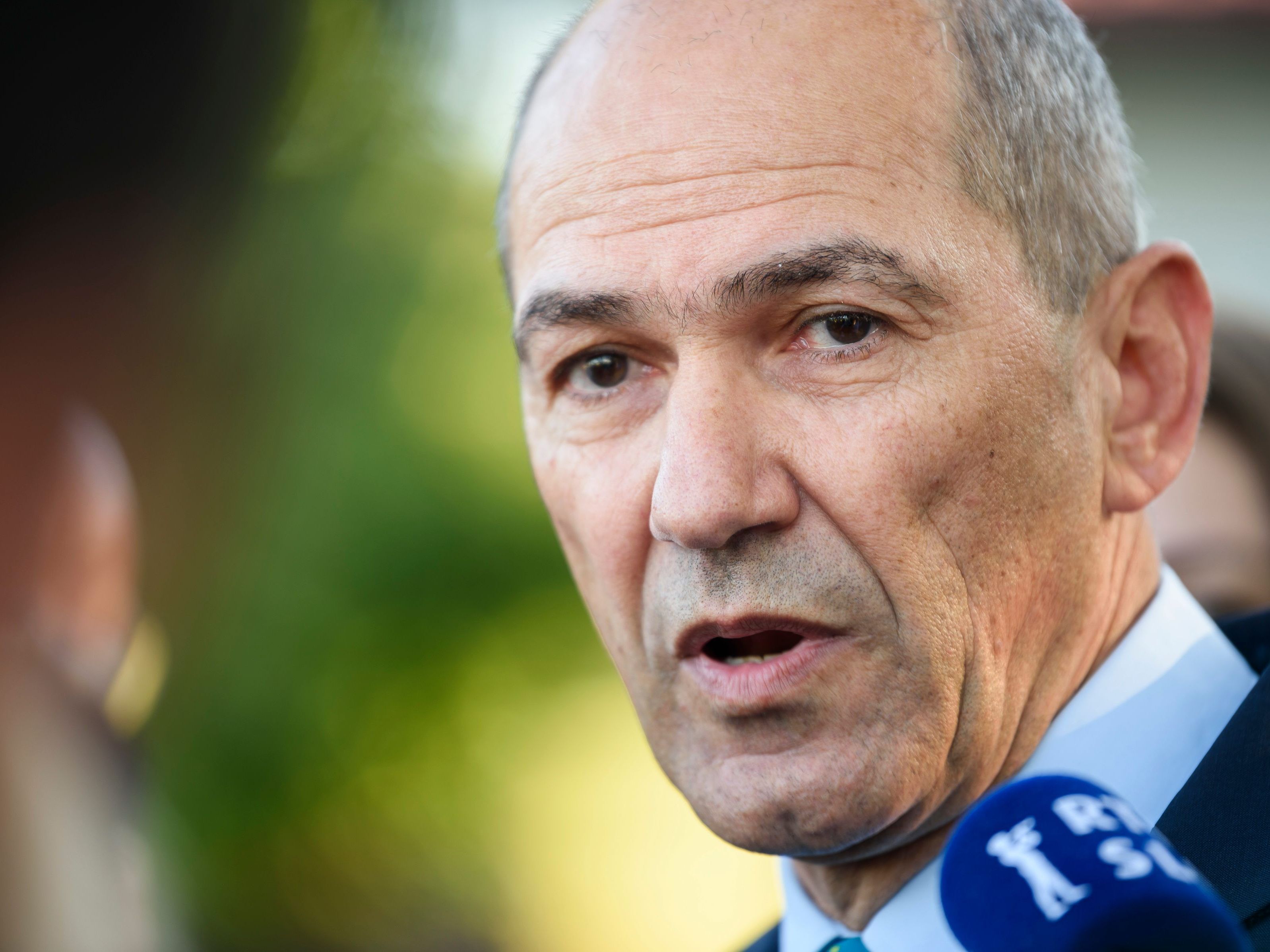 Die konservative Demokratische Partei (SDS) von Oppositionsführer Janez Jansa (59) hat am Sonntag die slowenischen Parlamentswahlen klar gewonnen. Die konservative Demokratische Partei (SDS) von Oppositionsführer Janez Jansa (59) hat am Sonntag die slowenischen Parlamentswahlen klar gewonnen.