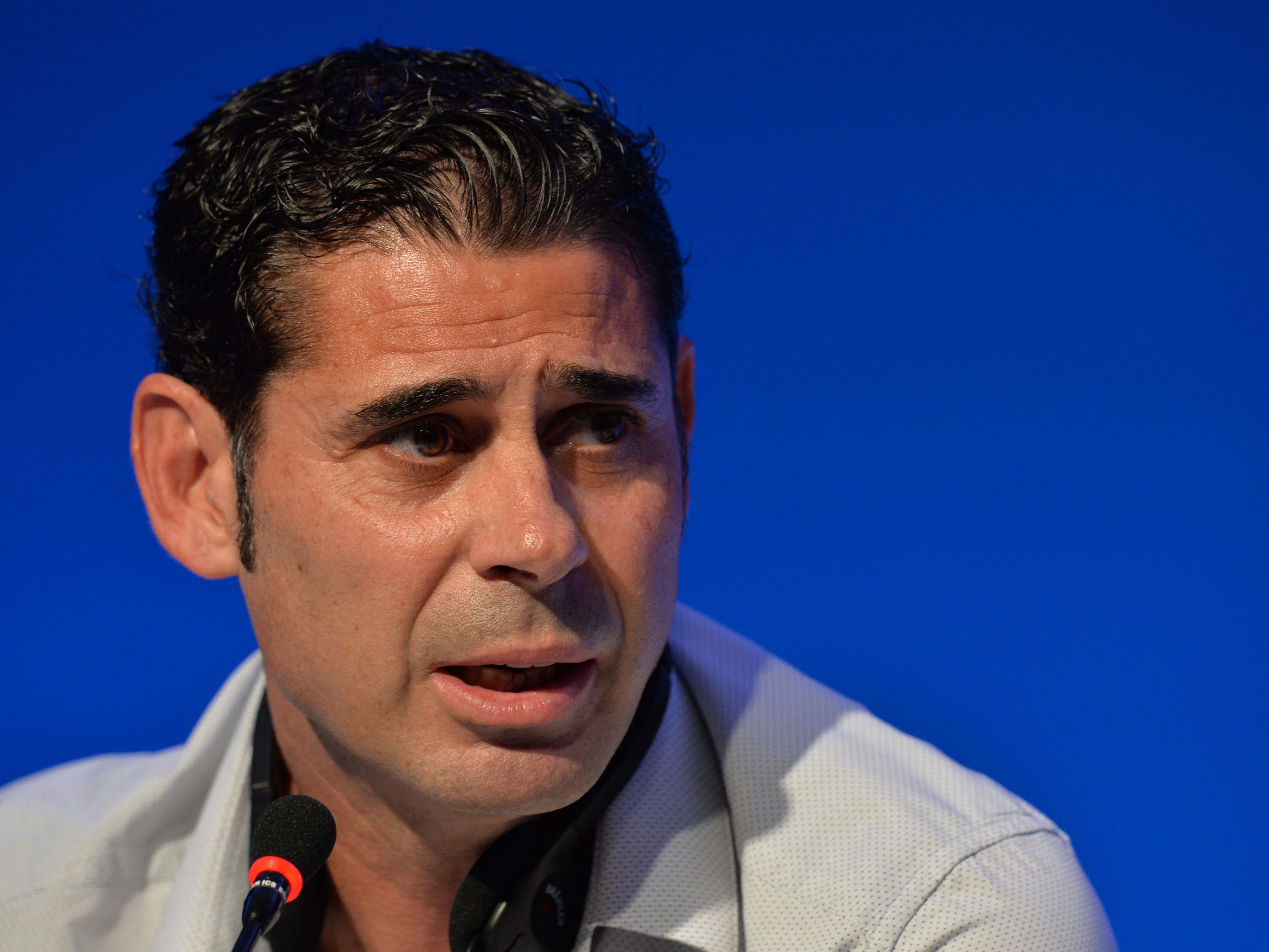 Der Sportdirektor Fernando Hierro wird neuer Trainer der spanischen Nationalmannschaft. Der Sportdirektor Fernando Hierro wird neuer Trainer der spanischen Nationalmannschaft.