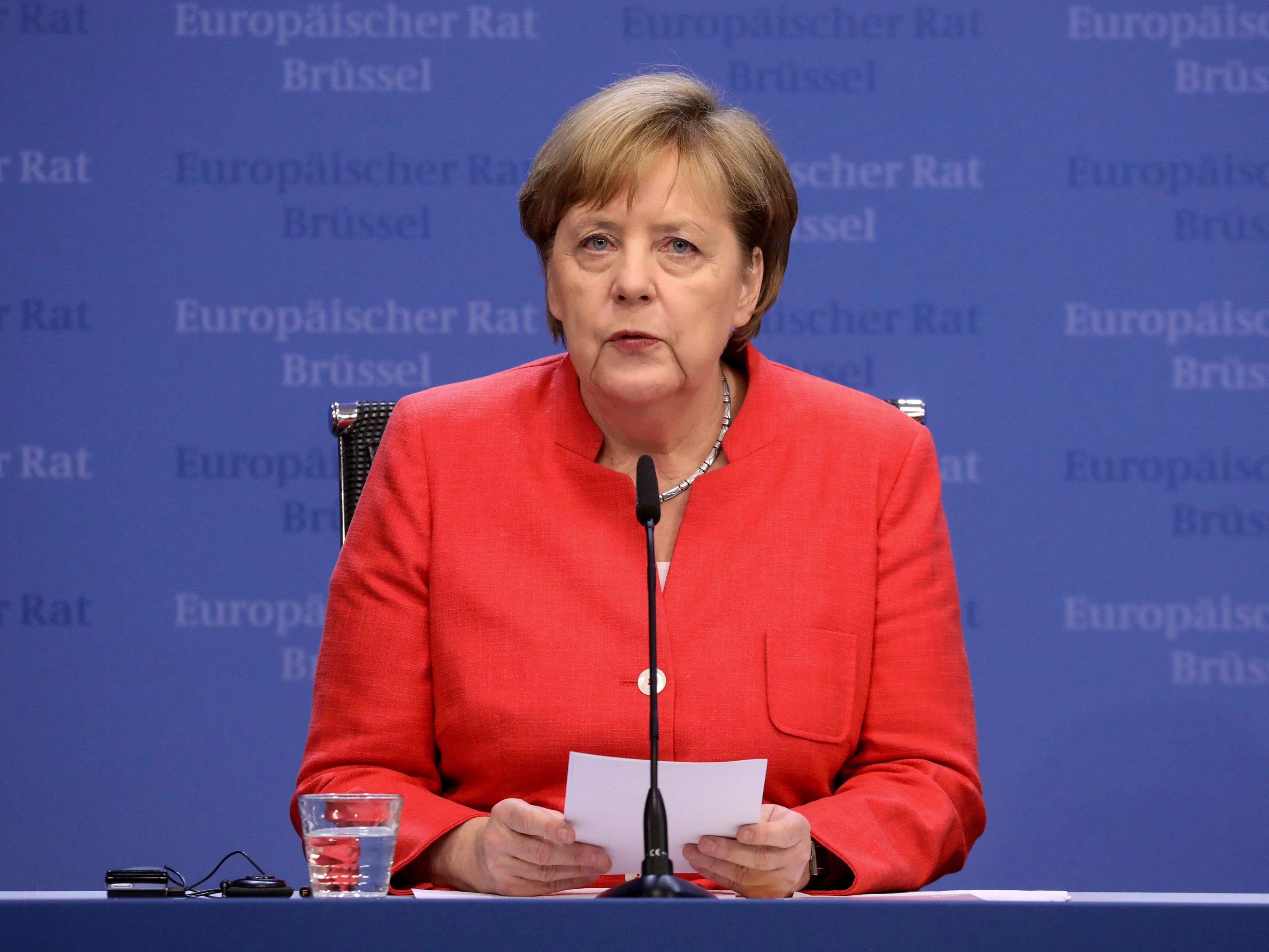 Asylbewerber, die schon in anderen EU-Ländern registriert sind, will Merkel in speziellen "Ankerzentren" unterbringen.
