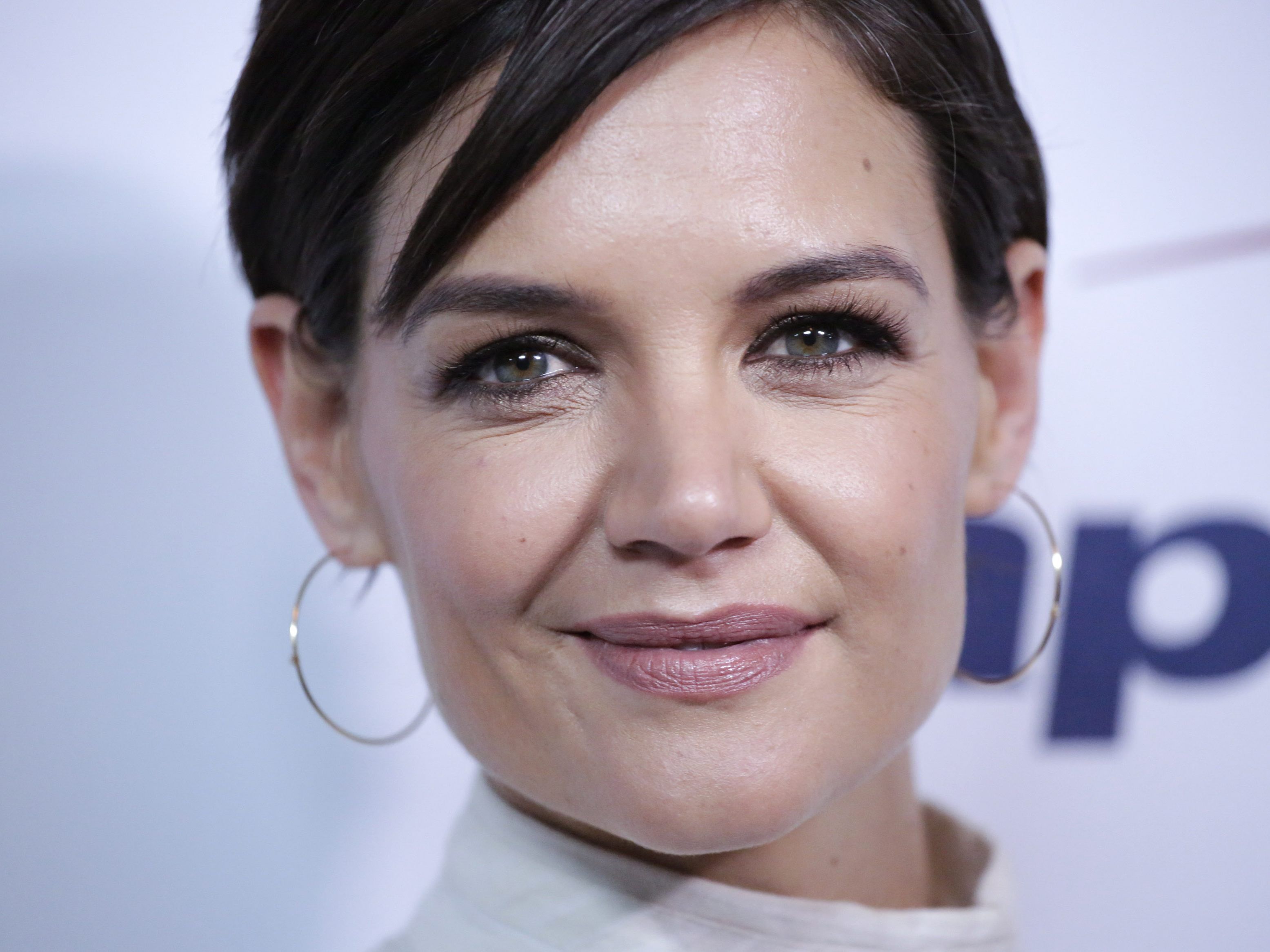 Katie Holmes hat mit dem offiziellen Statement wohl endlich ihre Beziehung zu Jamie Foxx bestätigt.