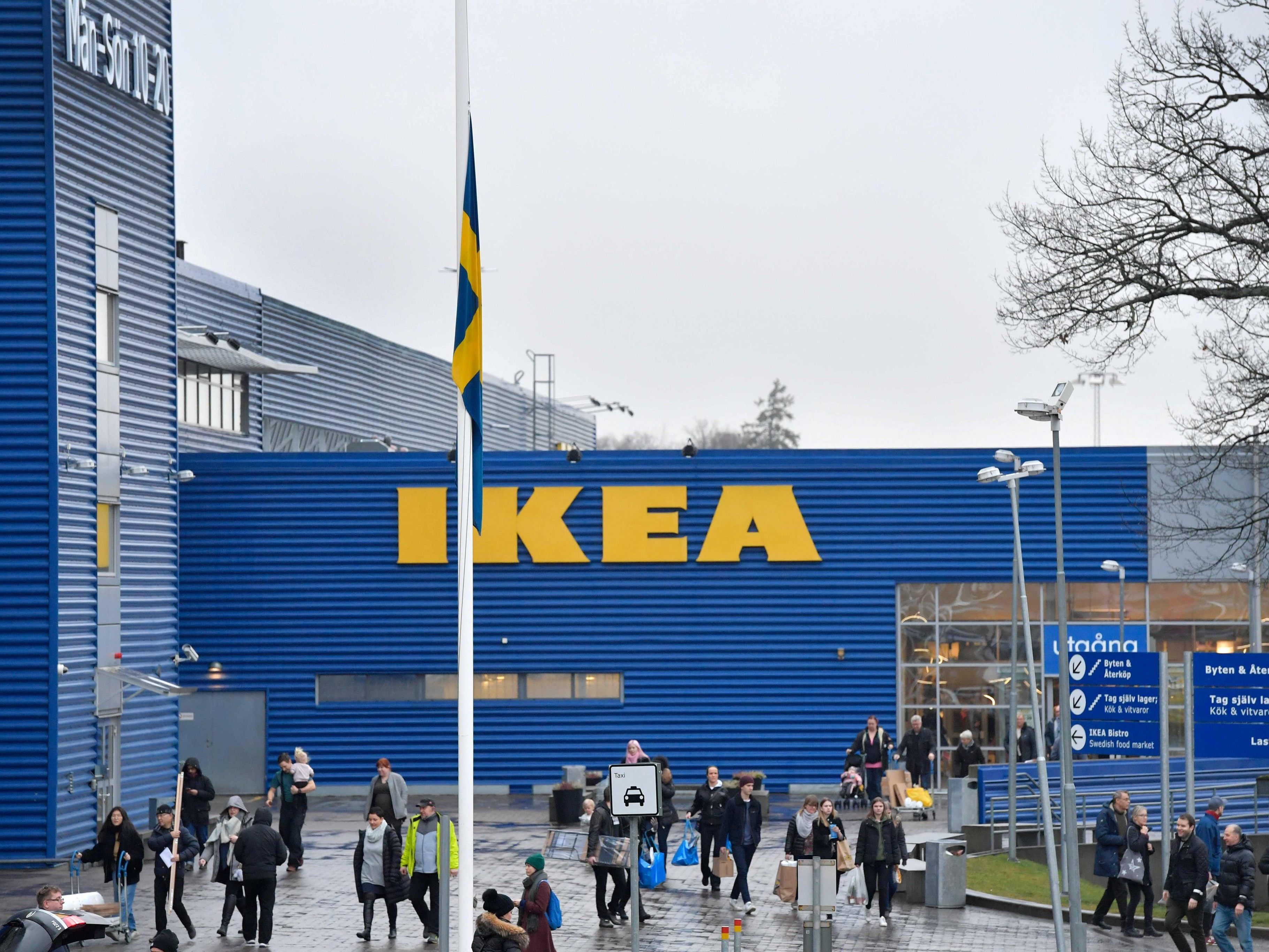 Die Ikea-Vitrine einer Kundin explodierte plötzlich.