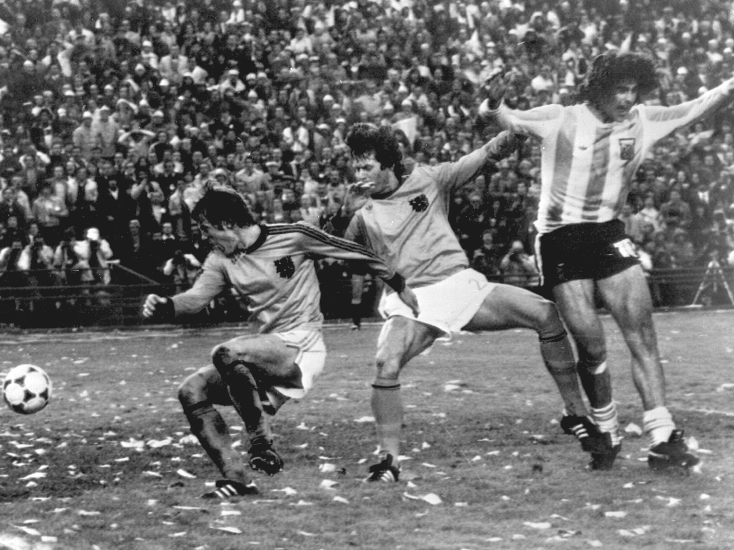 Am 25. Juni 1978 wurde Argentinien in Buenos Aires gegen die Niederlande zum ersten Mal Weltmeister. Am 25. Juni 1978 wurde Argentinien in Buenos Aires gegen die Niederlande zum ersten Mal Weltmeister.