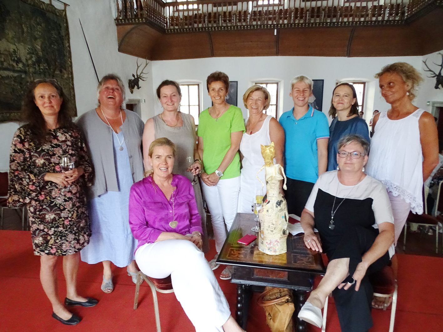 Die beiden Referentinnen Stephanie Waldburg-Zeil und Andrea Fritz-Pinggera (vorne l. und r.) mit den „Emsbachinnen“. Die beiden Referentinnen Stephanie Waldburg-Zeil und Andrea Fritz-Pinggera (vorne l. und r.) mit den „Emsbachinnen“.