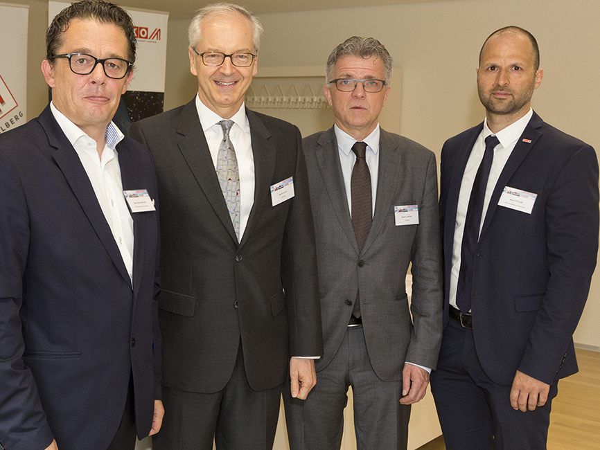 WKV-Präsident Metzler, die Wirtschaftsdelegierten Glatz und Lukavsky und WKV-Direktor-Stv. Tittler. WKV-Präsident Metzler, die Wirtschaftsdelegierten Glatz und Lukavsky und WKV-Direktor-Stv. Tittler.