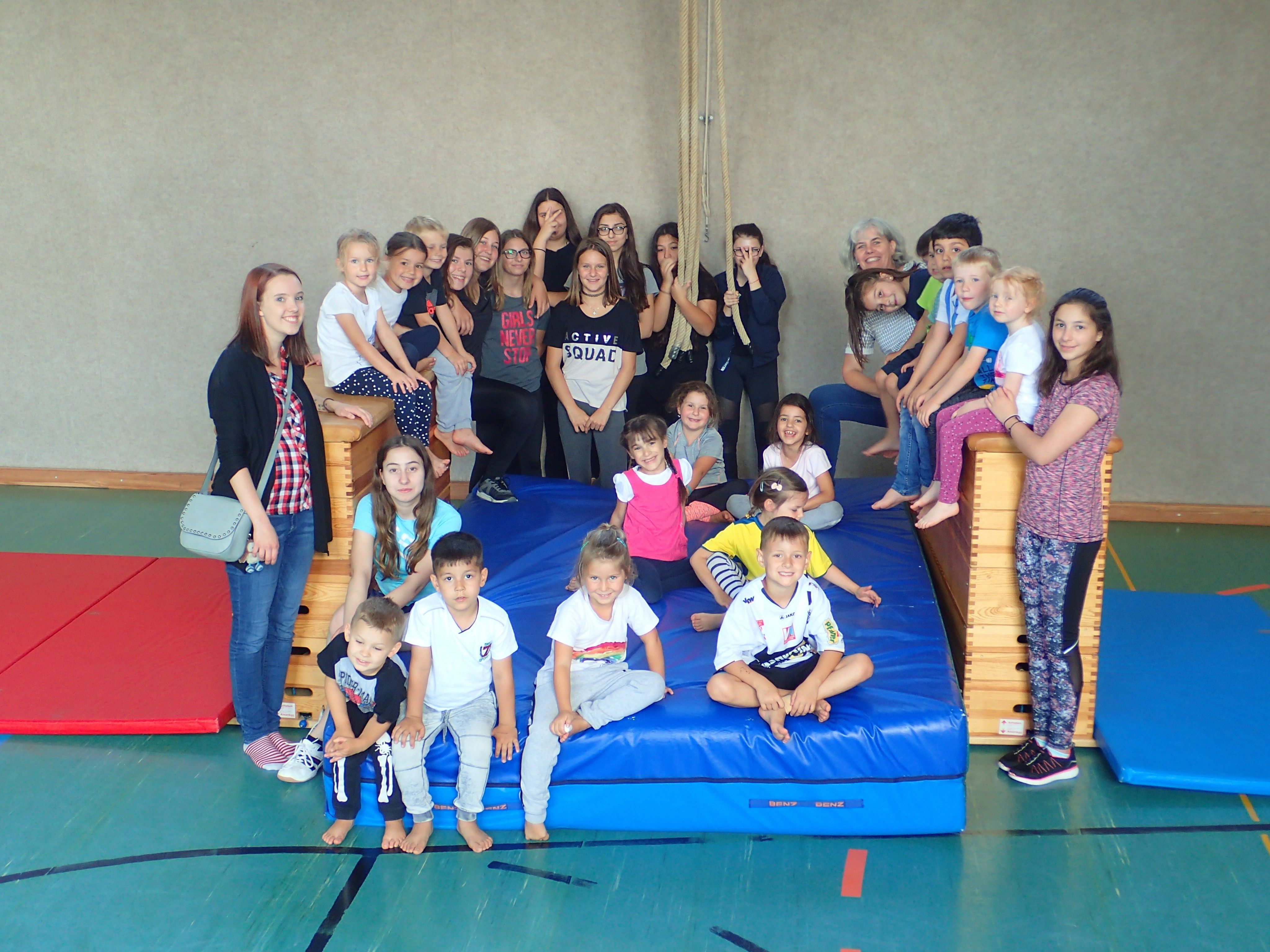 Götzner Kindergärtler besuchten Lustenauer Mittelschüler Götzner Kindergärtler besuchten Lustenauer Mittelschüler