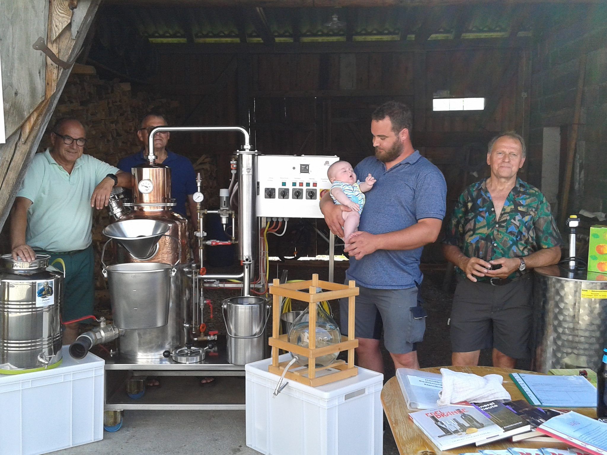 Brennwart Hans Wüschner, Elmar Winder, Johannes Schertler mit Sohn Jonathan und Obmann Josef Böhler.