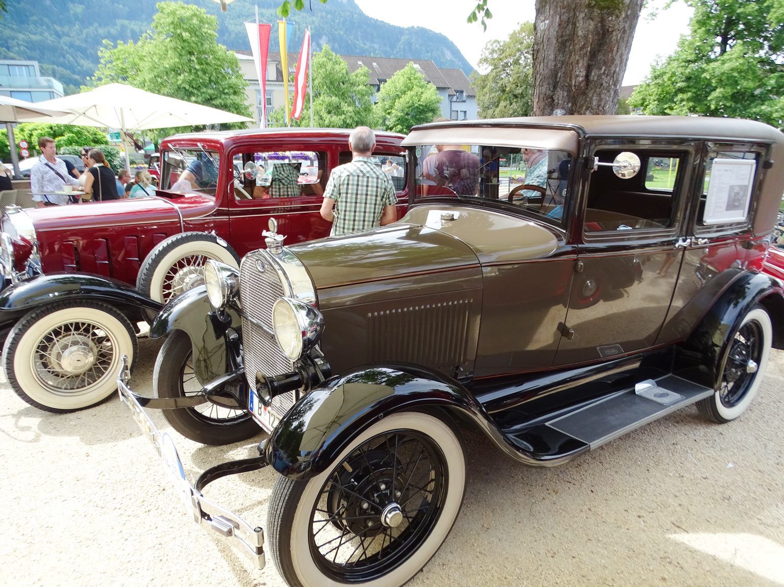 Die rollenden Oldtimer-Raritäten stießen auf großes Interesse. Die rollenden Oldtimer-Raritäten stießen auf großes Interesse.