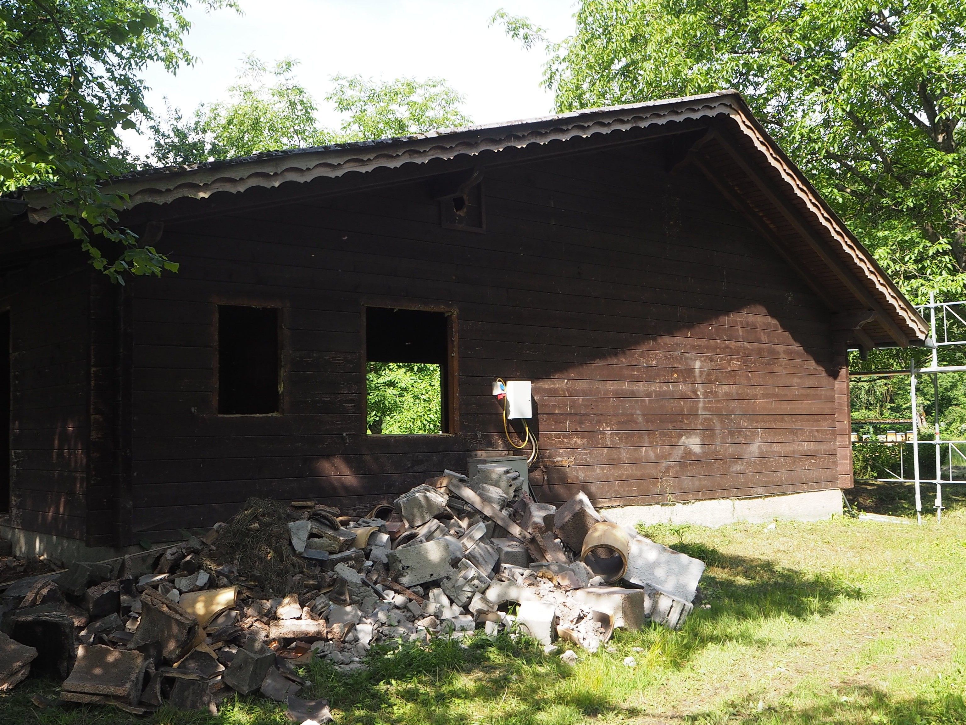 Alte Jagdhütte wird zu Waldkindergarten umgebaut Alte Jagdhütte wird zu Waldkindergarten umgebaut