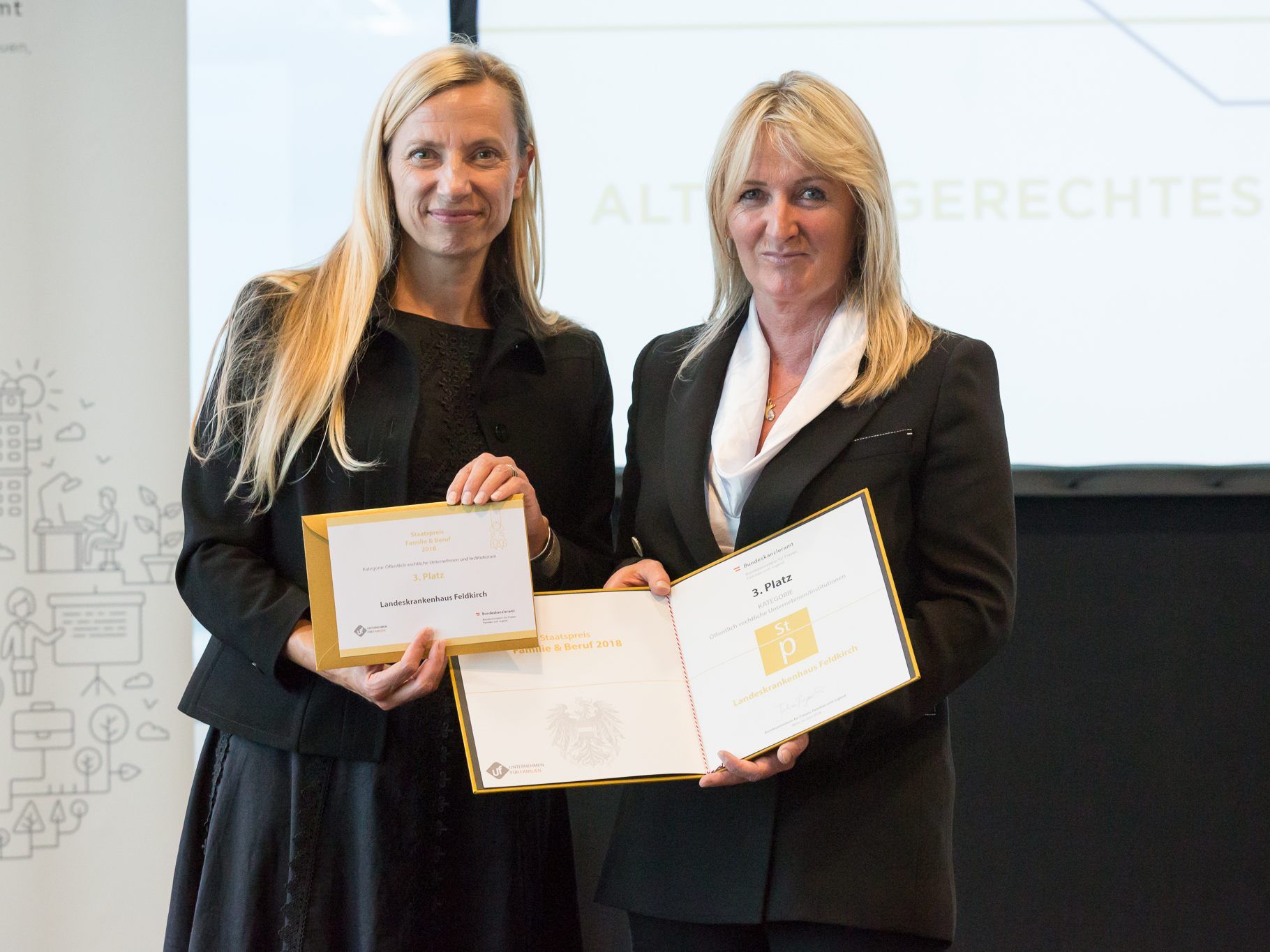 v.li.: Dr. Juliane Bogner-Strauß, Bundesministerin für Frauen, Familien und Jugend; Mag. Susanne Knaus, Personalabteilung, LKH Feldkirch. v.li.: Dr. Juliane Bogner-Strauß, Bundesministerin für Frauen, Familien und Jugend; Mag. Susanne Knaus, Personalabteilung, LKH Feldkirch.