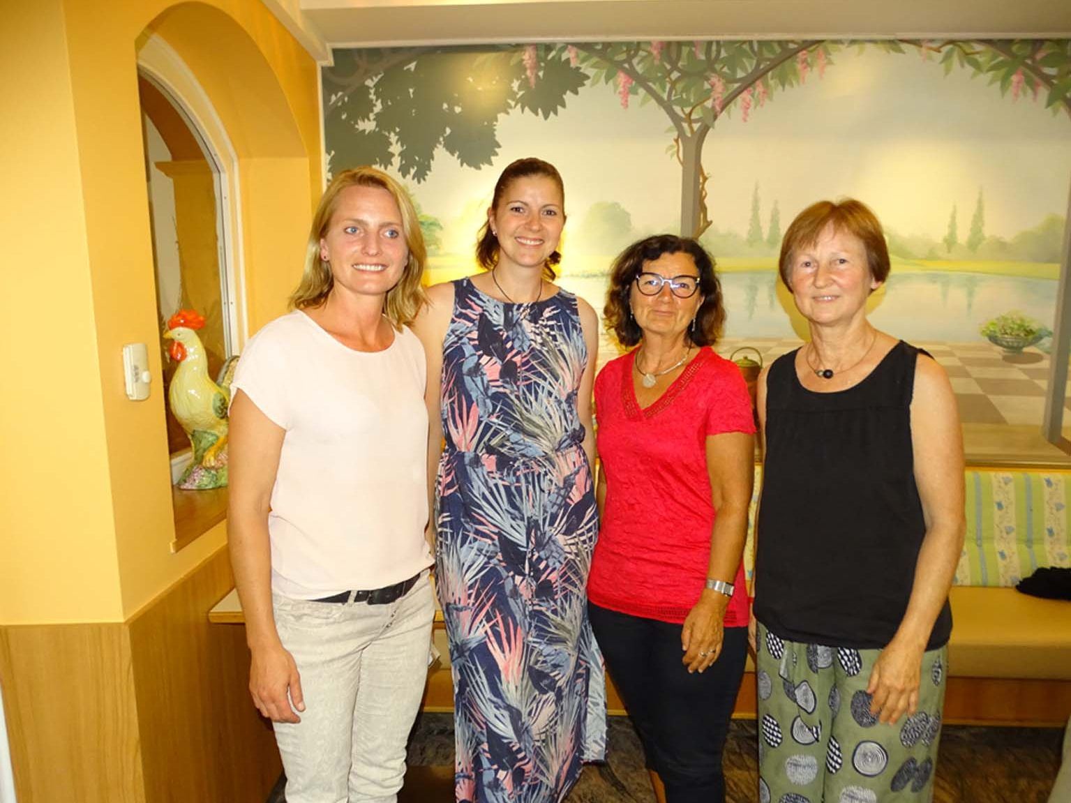 StR. Angelika Benzer, StV-GF. Elisabeth Nachbaur, GF Simonetta Lampert und Obfrau Sylvia Hämmerle (v.l.) StR. Angelika Benzer, StV-GF. Elisabeth Nachbaur, GF Simonetta Lampert und Obfrau Sylvia Hämmerle (v.l.)