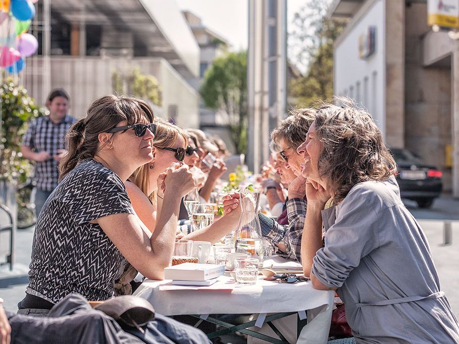 Unser Miteinander aktiv gestalten: Das Freiwilligen-Netzwerk will mit viel Schwung, neuen Ideen und allen Zielgruppen wieder durchstarten. Unser Miteinander aktiv gestalten: Das Freiwilligen-Netzwerk will mit viel Schwung, neuen Ideen und allen Zielgruppen wieder durchstarten.
