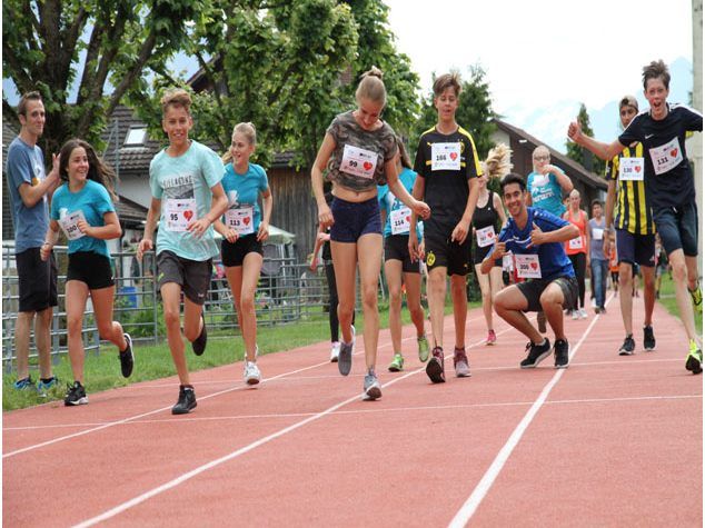 Katrin Romer, Tabatha Oggertschnig und Vanessa Dörn organisierten einen Stundenlauf. Katrin Romer, Tabatha Oggertschnig und Vanessa Dörn organisierten einen Stundenlauf.