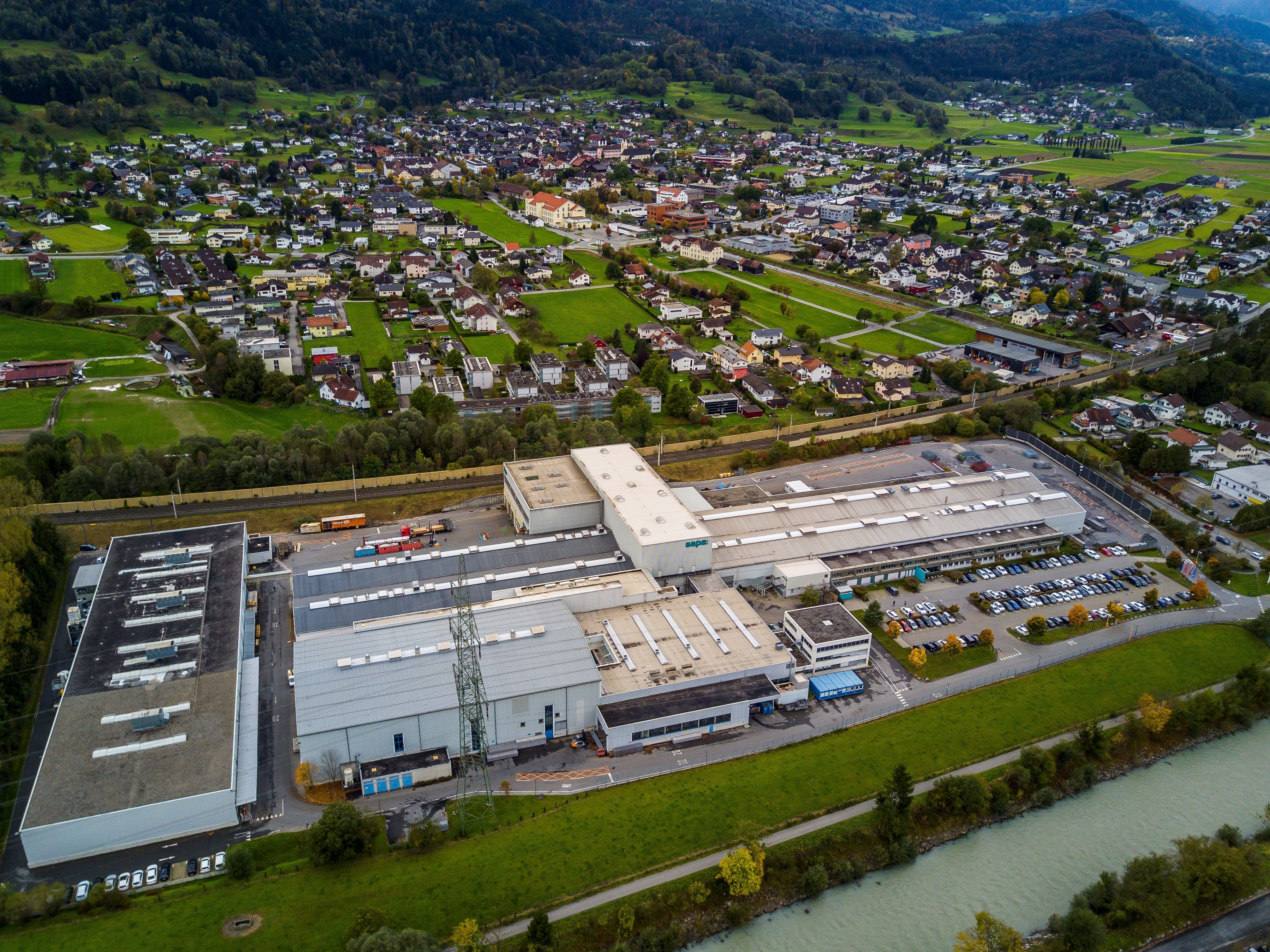 Die Grünzone wird durch die Firmenerweiterung kräftig angeknabbert werden. Die Grünzone wird durch die Firmenerweiterung kräftig angeknabbert werden.