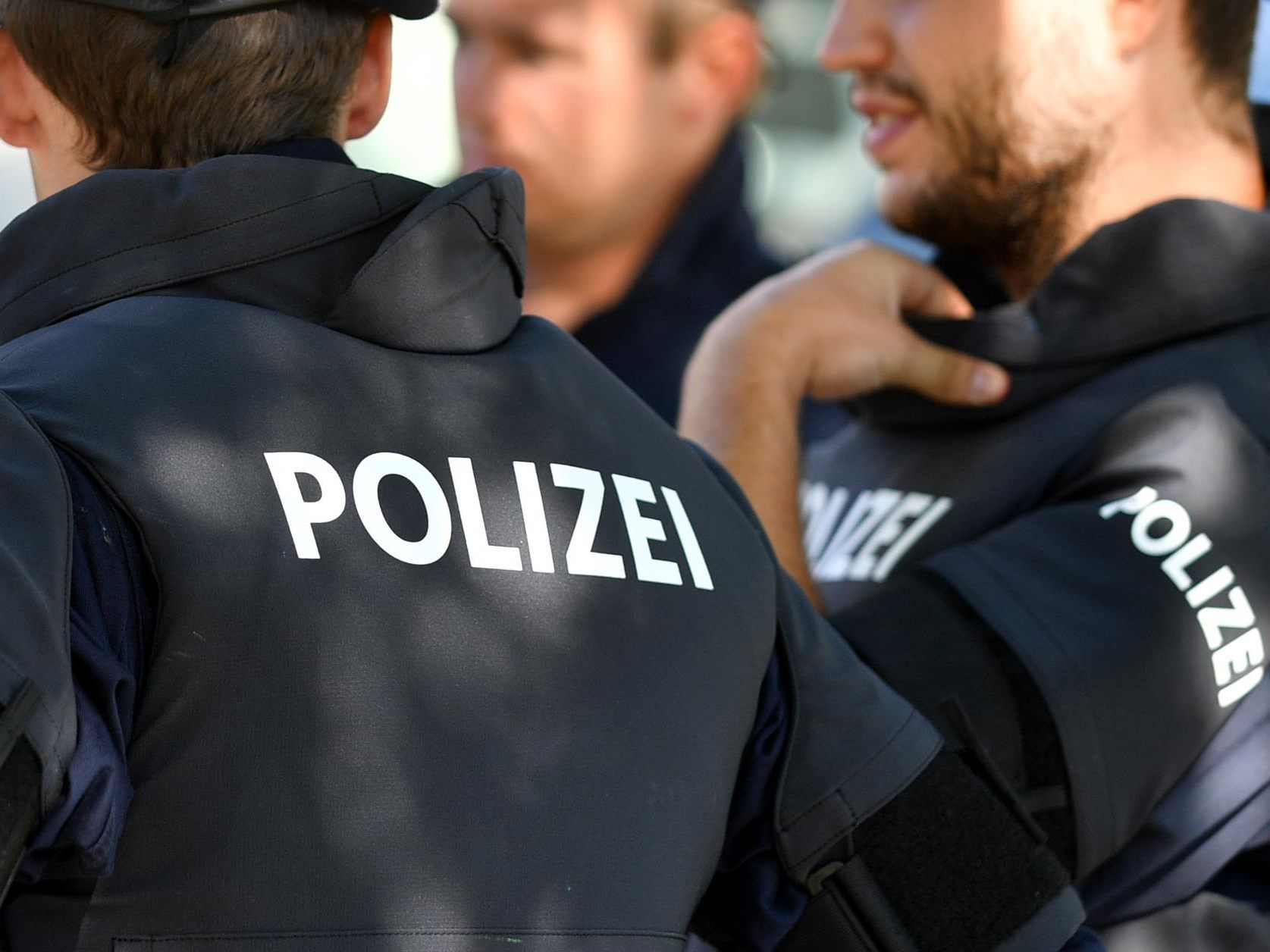 Die Polizei fand die beiden Brüder beim Public-Viewing in einem Wiener Lokal.