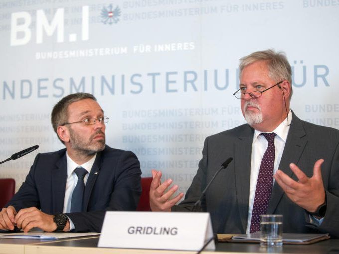 Innenminister Herbert Kickl (FPÖ, L) und BVT-Chef Peter Gridling