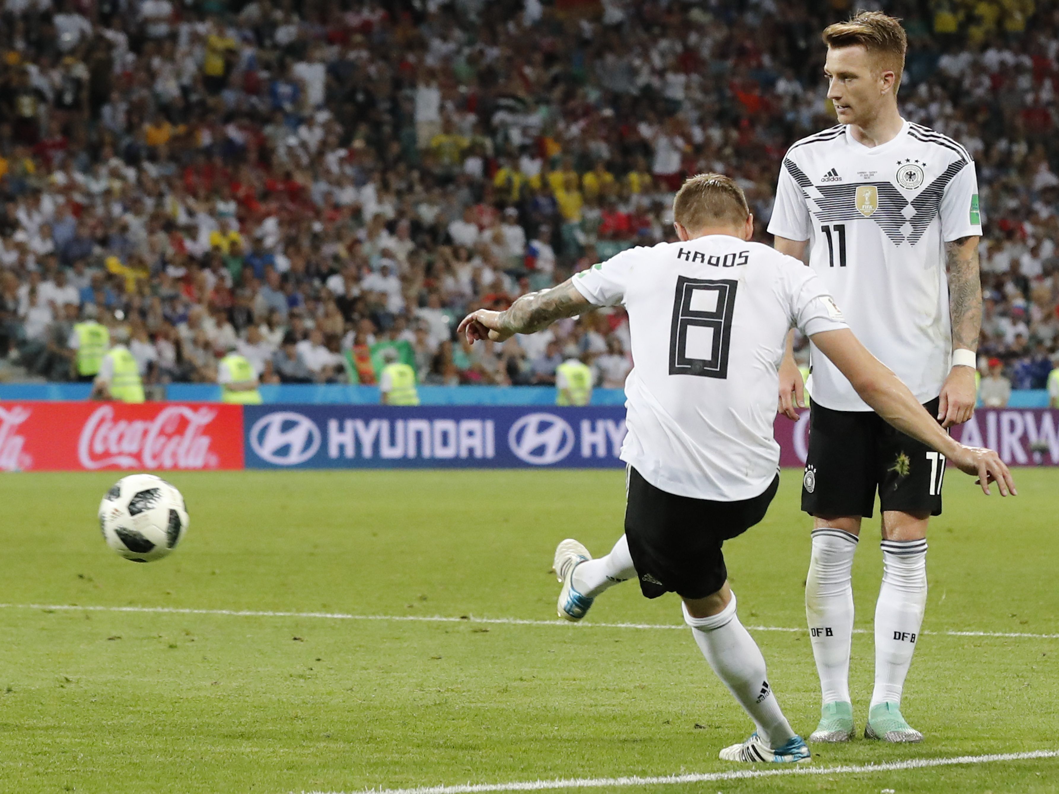 Ein Freistoß von Toni Kroos in der letzten Minute erlöste die Deutschen.