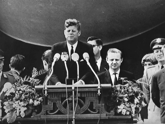 "Ich bin ein Berliner" sagt John F. Kennedy in Berlin "Ich bin ein Berliner" sagt John F. Kennedy in Berlin