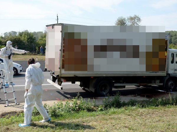 In diesem Laster mussten 71 Menschen den Erstickungstod sterben. In diesem Laster mussten 71 Menschen den Erstickungstod sterben.