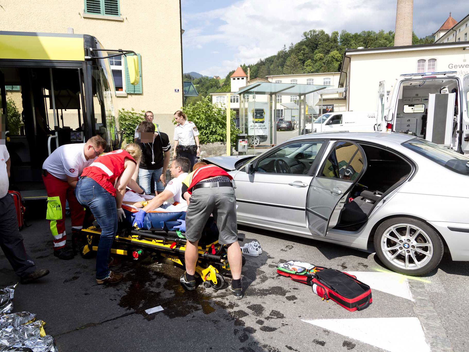 Pkw-Lenker wurde ins Krankenhaus gebracht