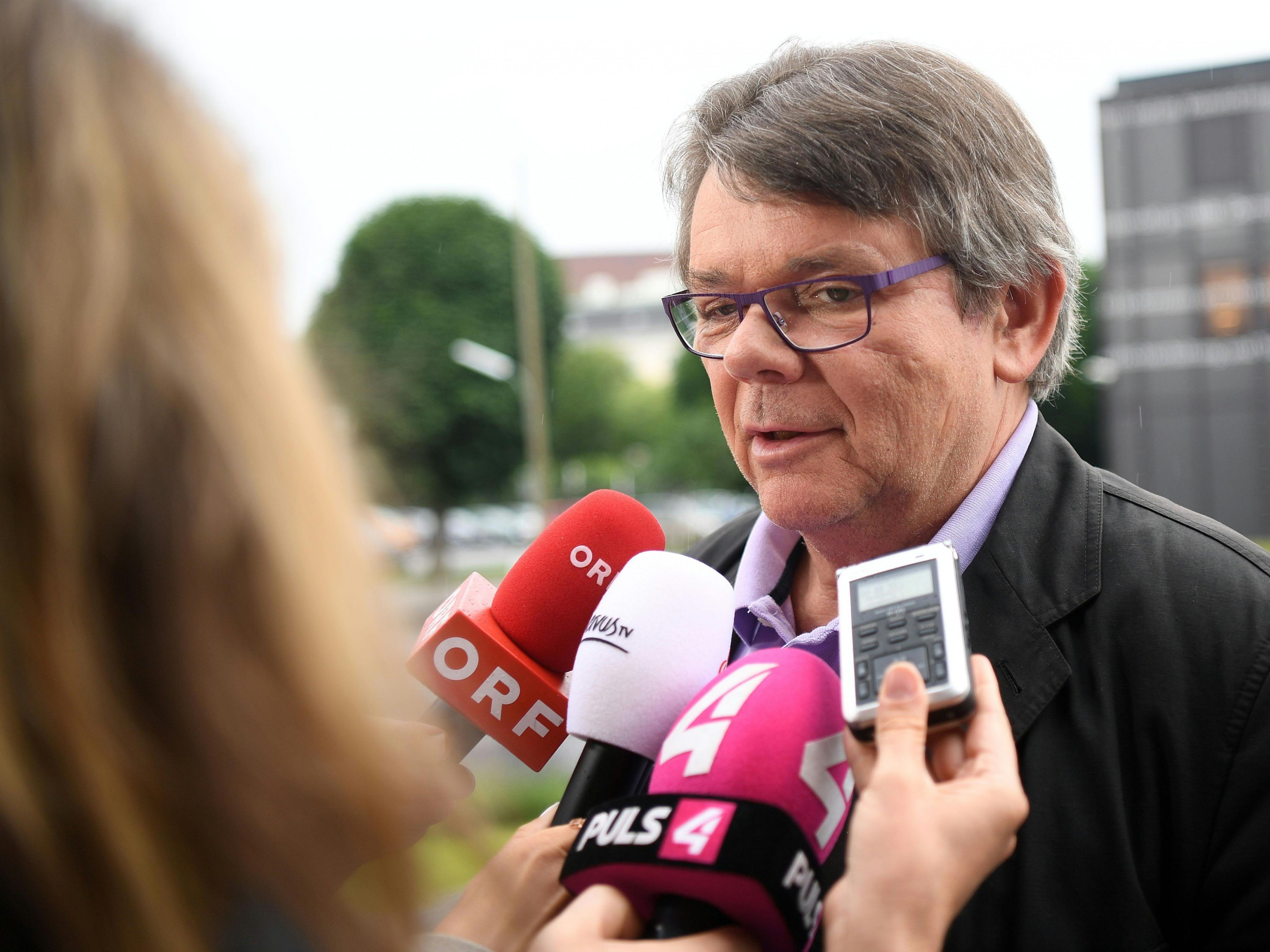 Wolfgang Katzian ist nicht mehr Präsident der Wiener Austria. Wolfgang Katzian ist nicht mehr Präsident der Wiener Austria.
