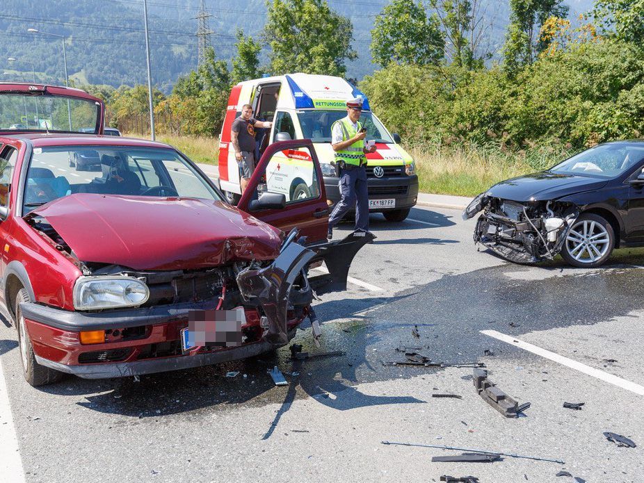 An beiden Fahrzeugen entstand erheblicher Sachschaden.
