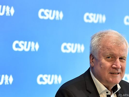 Seehofer überraschte seine Partei mit Rücktrittsangebot