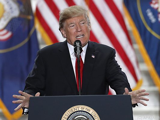 Trump sieht sich deutlich über seinem Vorgänger stehen Trump sieht sich deutlich über seinem Vorgänger stehen