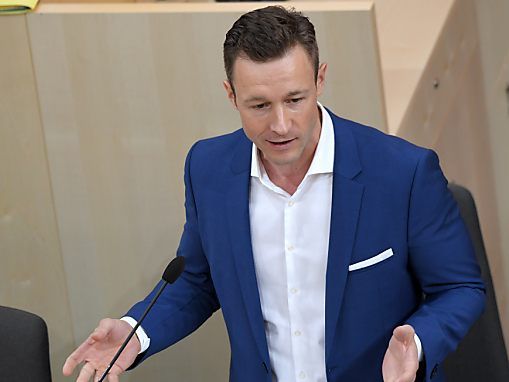 Blümel will auch im Sommer viel arbeiten