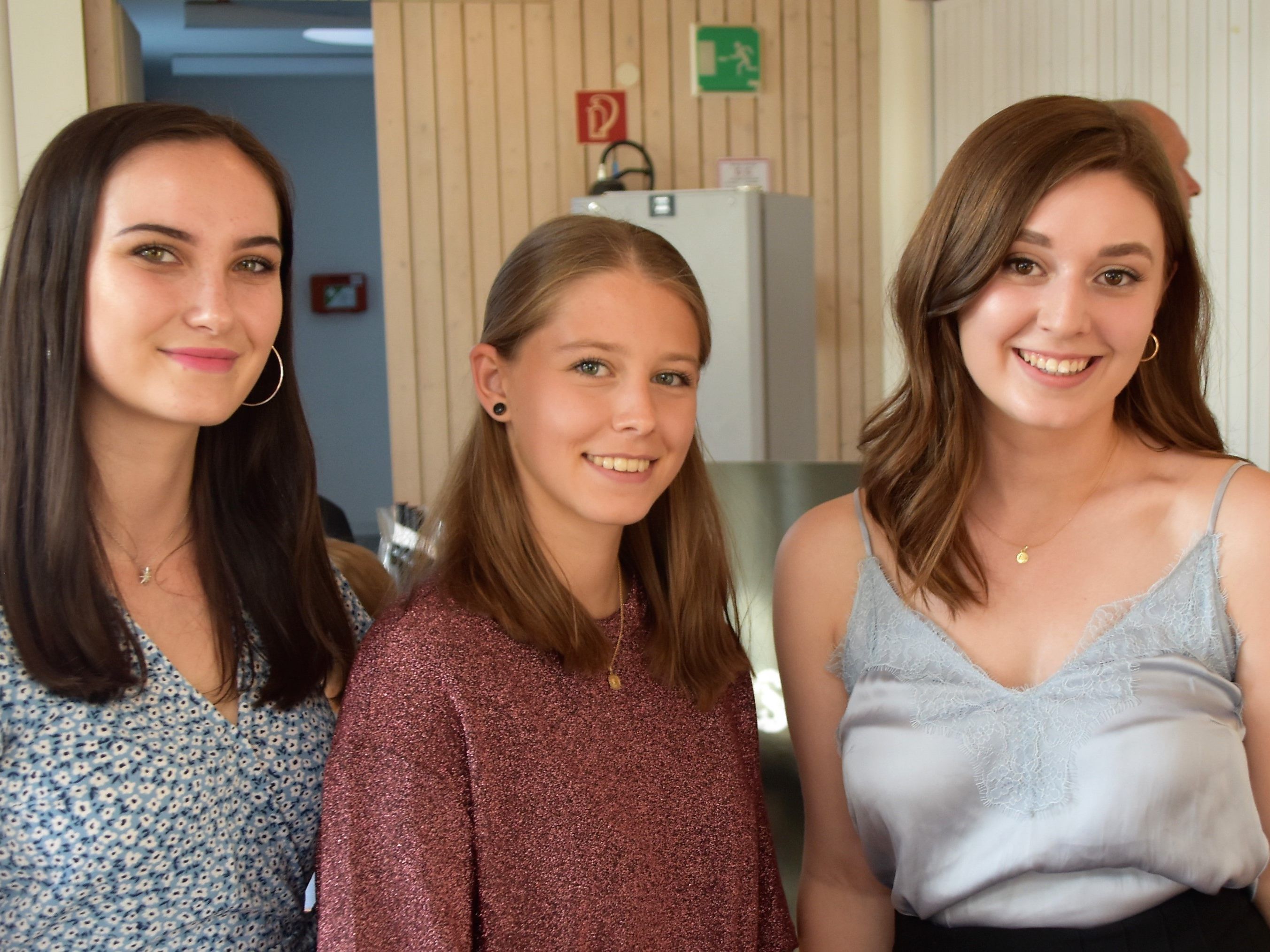 Lena, Marina und Maria absolvierten ein freiwilliges soziales Jahr Lena, Marina und Maria absolvierten ein freiwilliges soziales Jahr