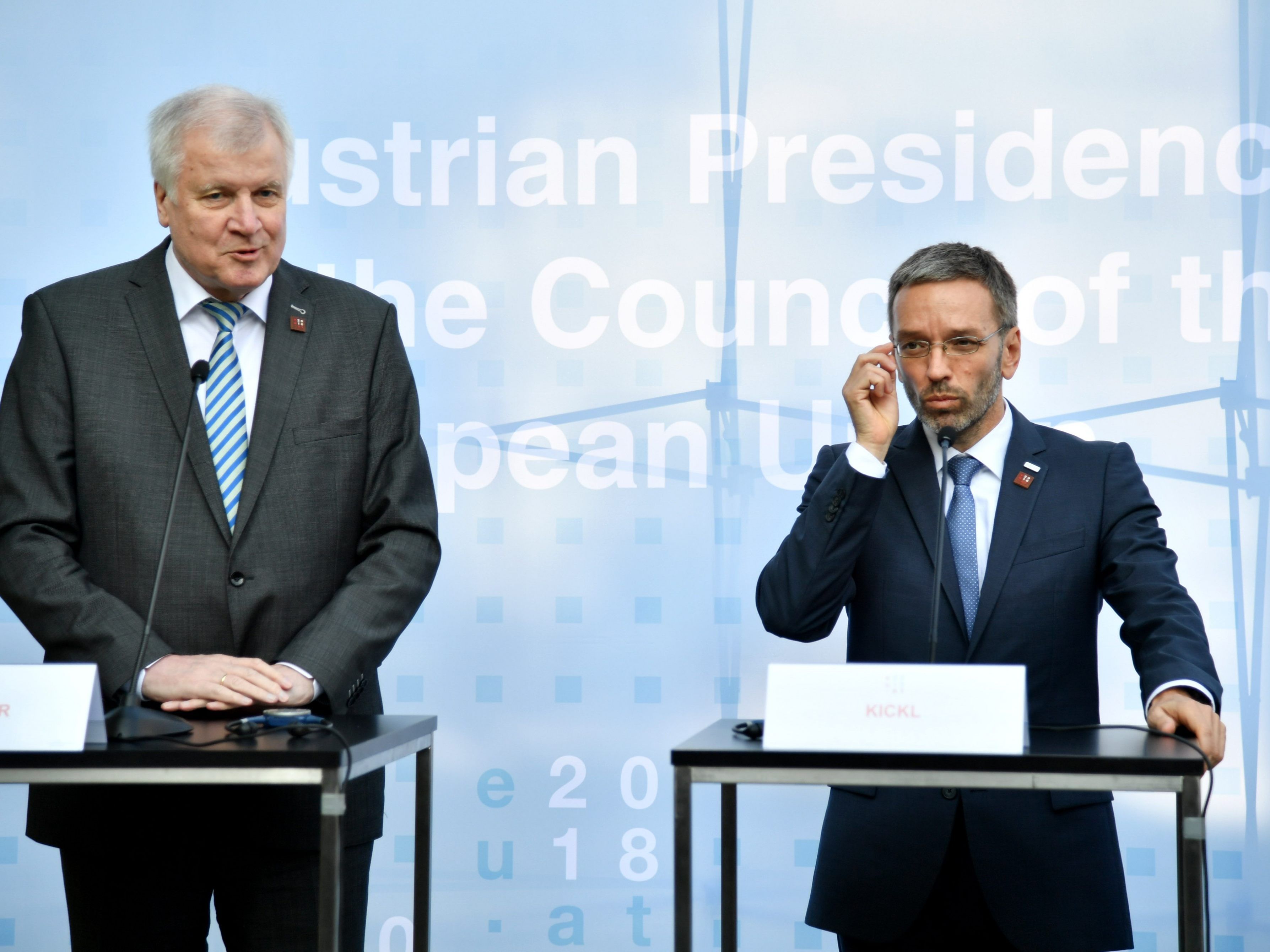 Kickl kündigt Anlandeplattformen für Flüchtlinge an. Kickl kündigt Anlandeplattformen für Flüchtlinge an.
