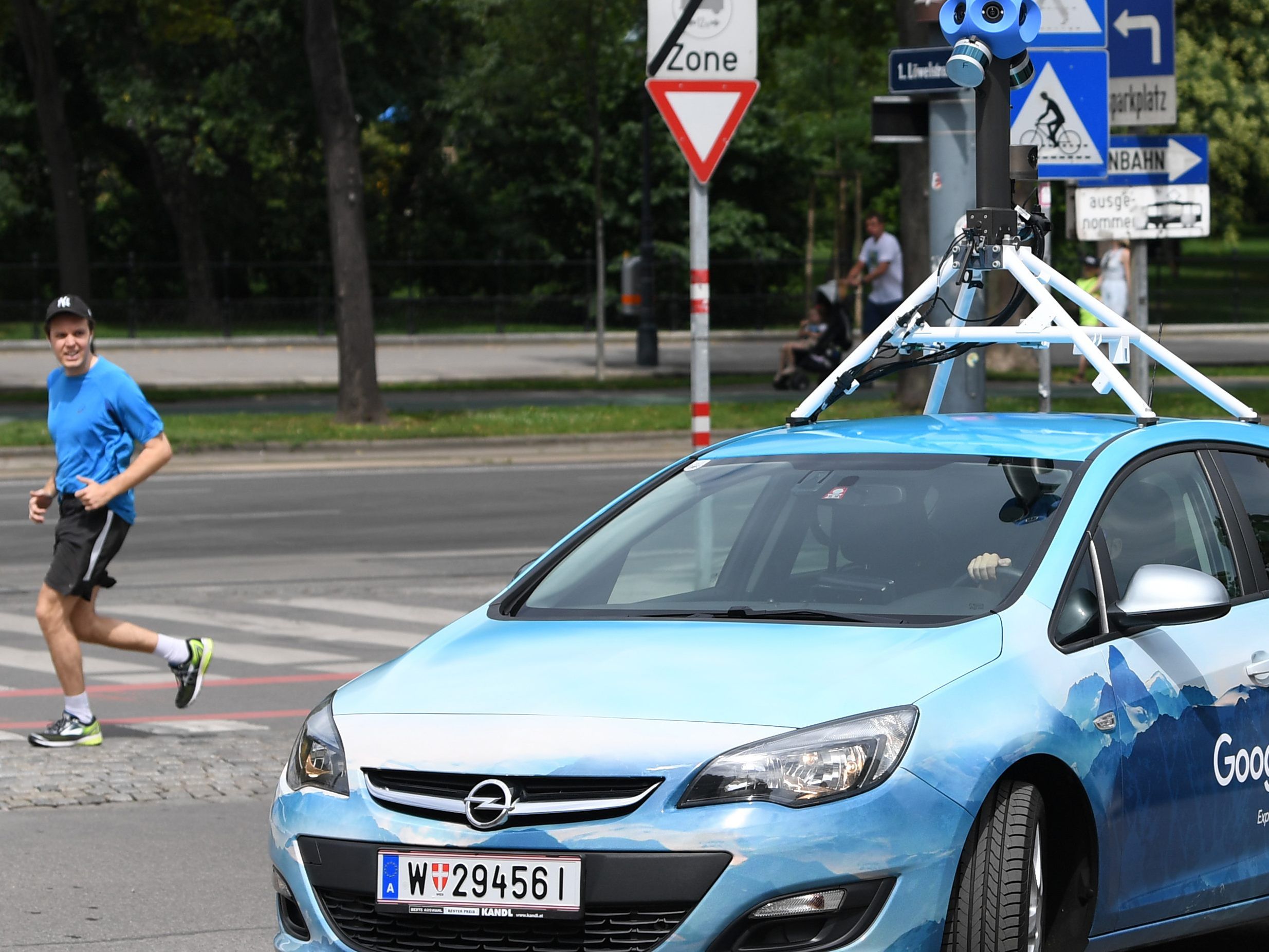 Google Street View-Autos fahren bald auch durch Vorarlberg.