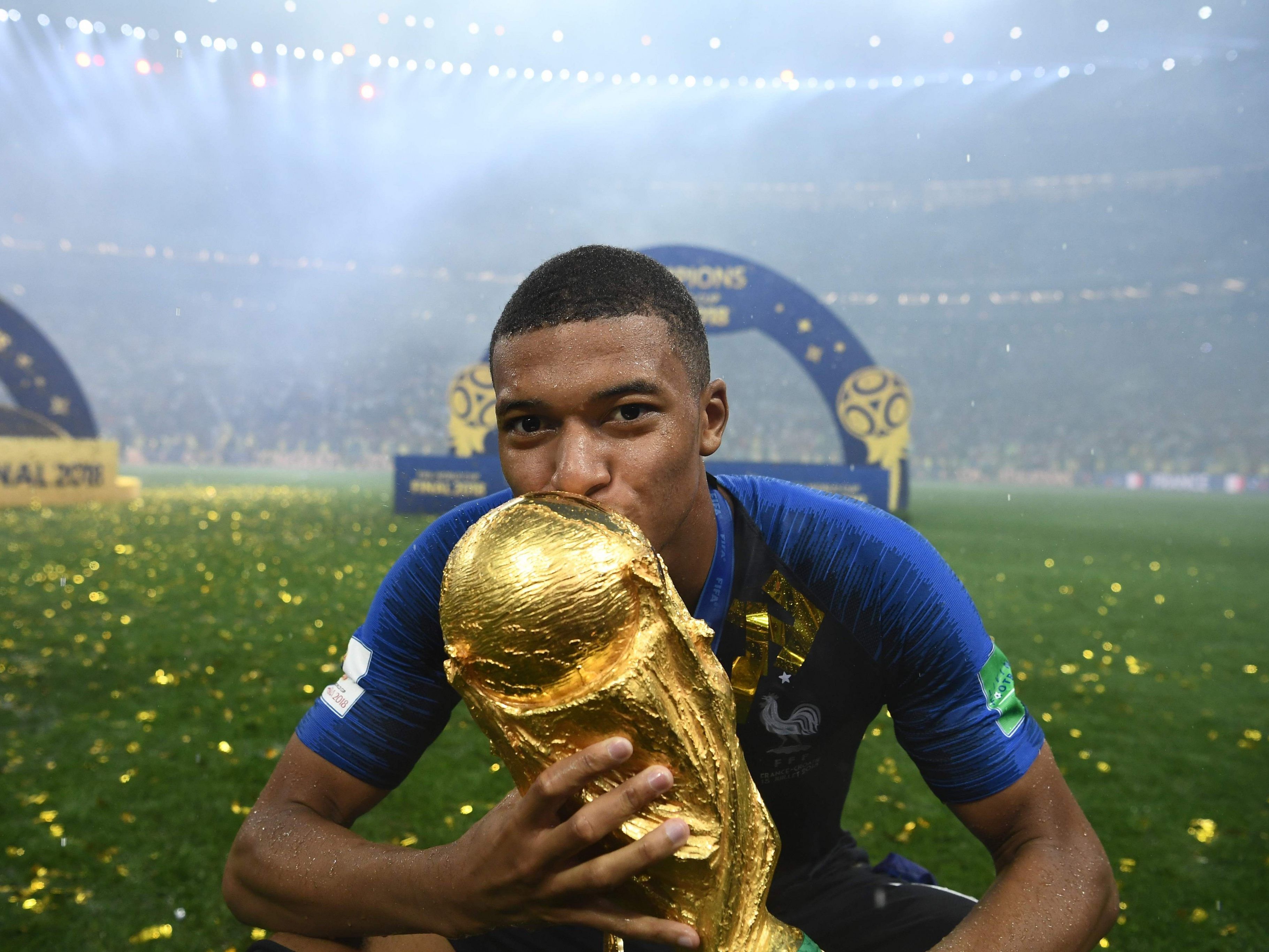 Kylian Mbappé besitzt nicht nur einen goldenen Pokal, sondern auch ein goldenes Herz.