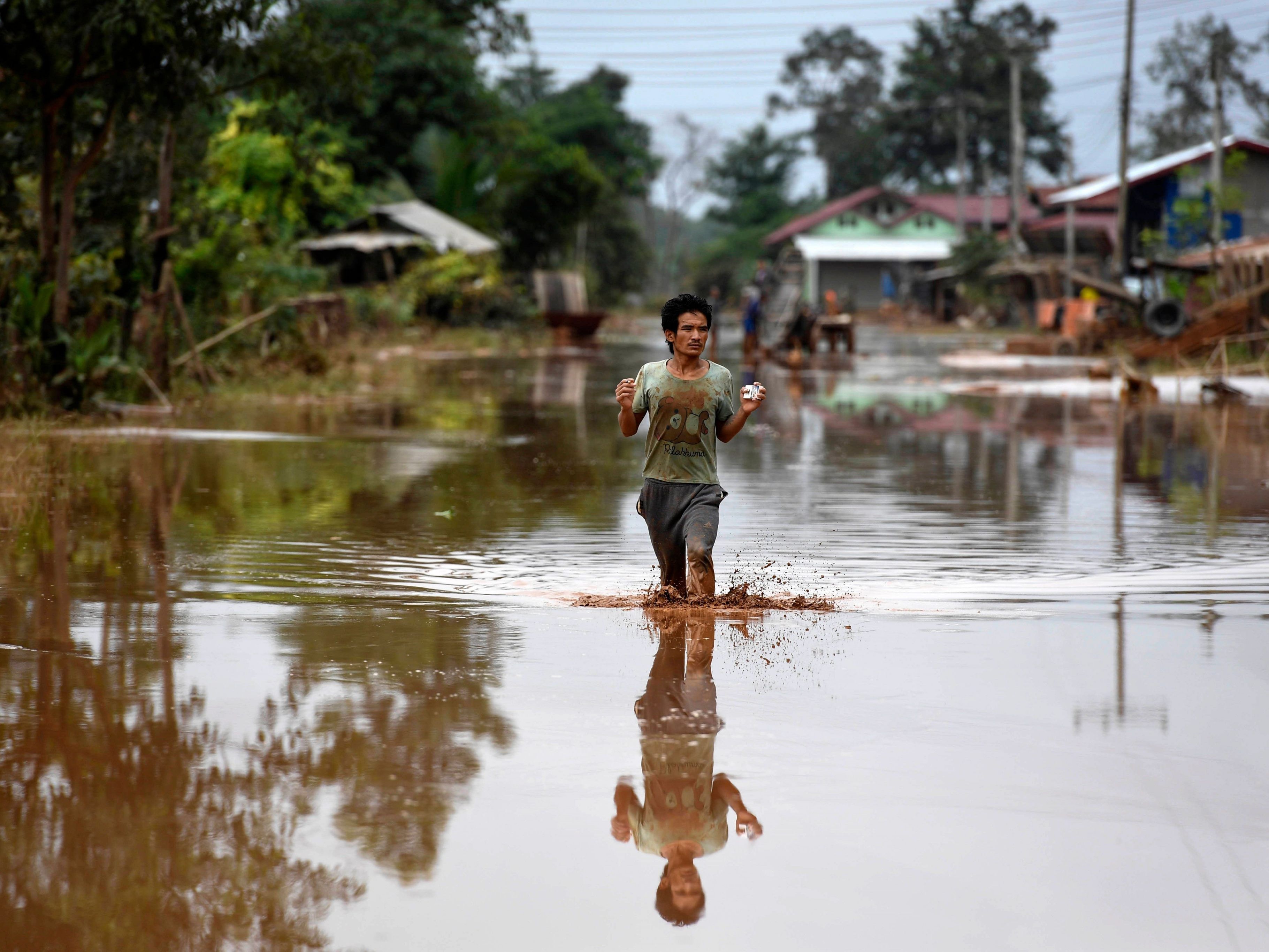 Nach dem Dammbruch in Laos werden 131 Menschen vermisst.