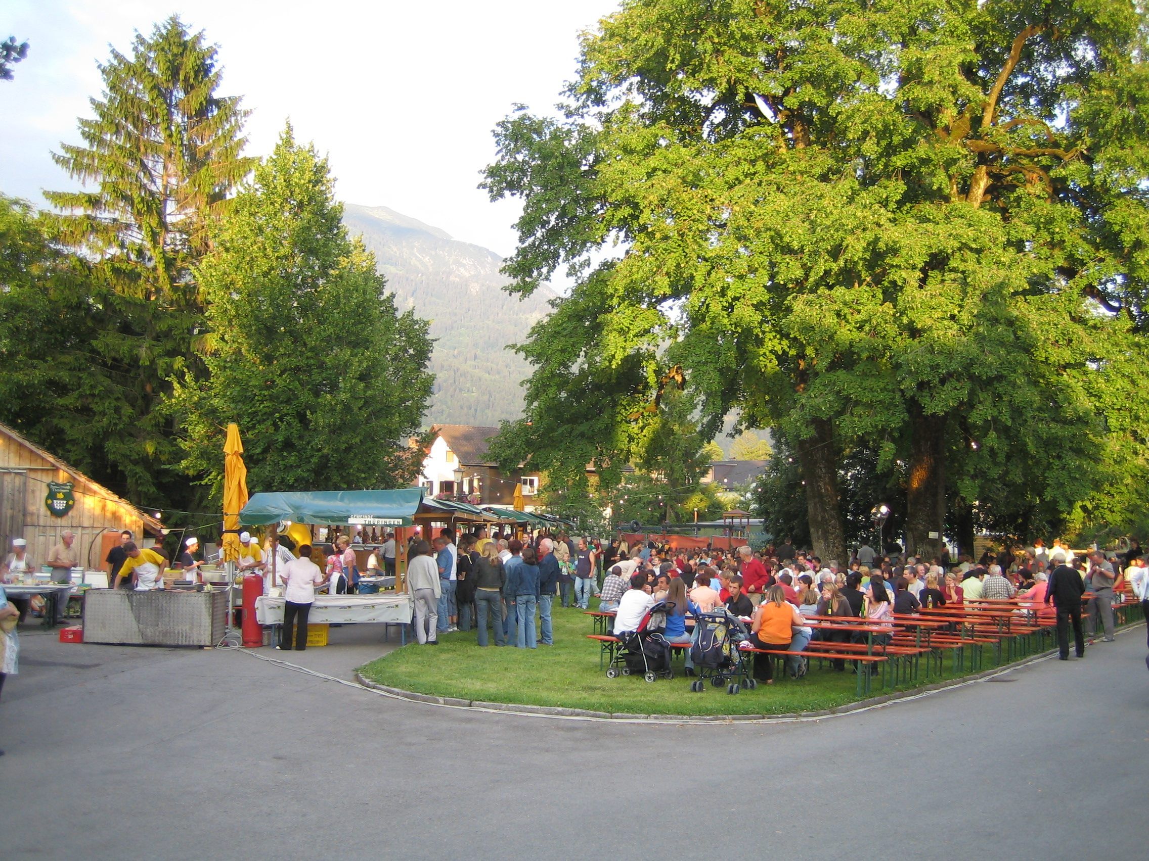 Kommendes Wochenende wird wieder unter den Linden gefeiert. Kommendes Wochenende wird wieder unter den Linden gefeiert.