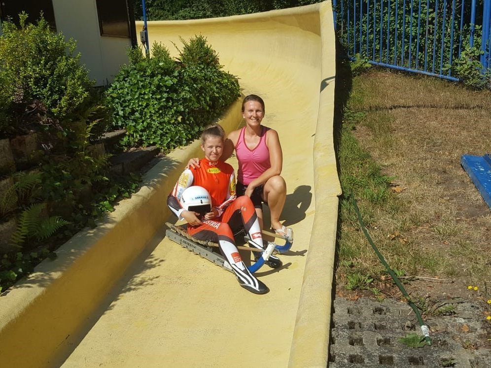 Madlen Loss mit Trainerin Sandra Lembert. Madlen Loss mit Trainerin Sandra Lembert.
