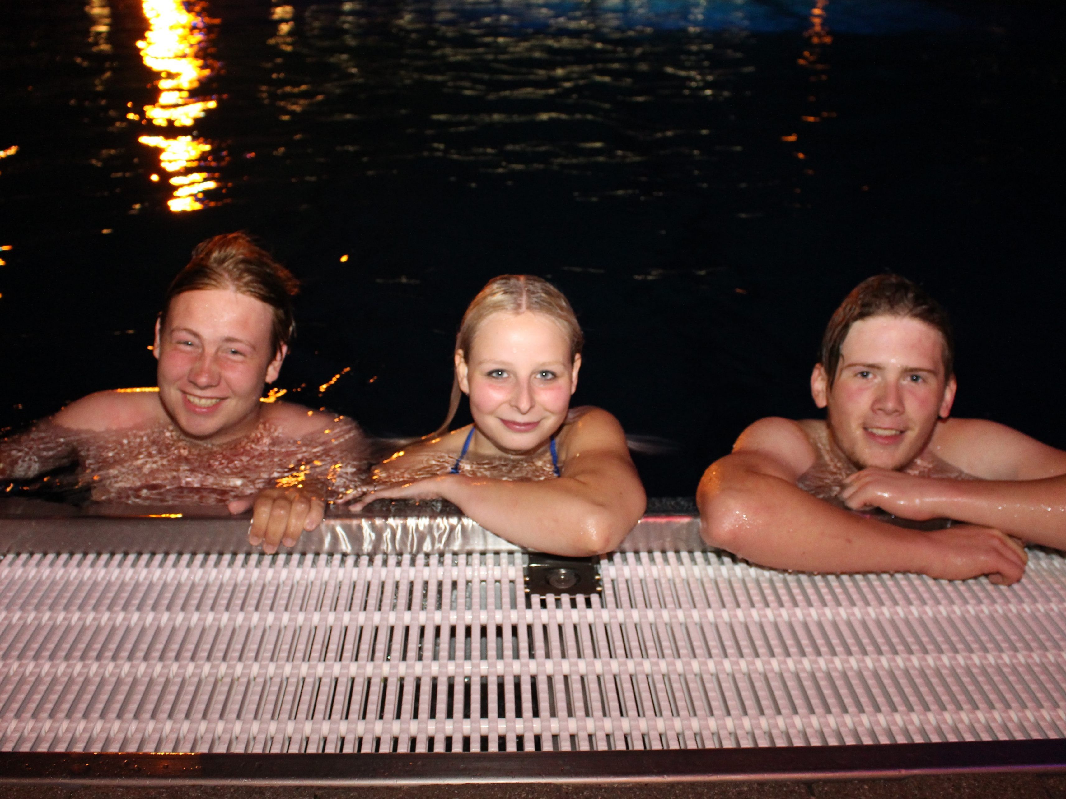 Samuel Hämmerle, Natalie König und Sebastian Haingartner genossen die gute Stimmung im Parkbad Samuel Hämmerle, Natalie König und Sebastian Haingartner genossen die gute Stimmung im Parkbad